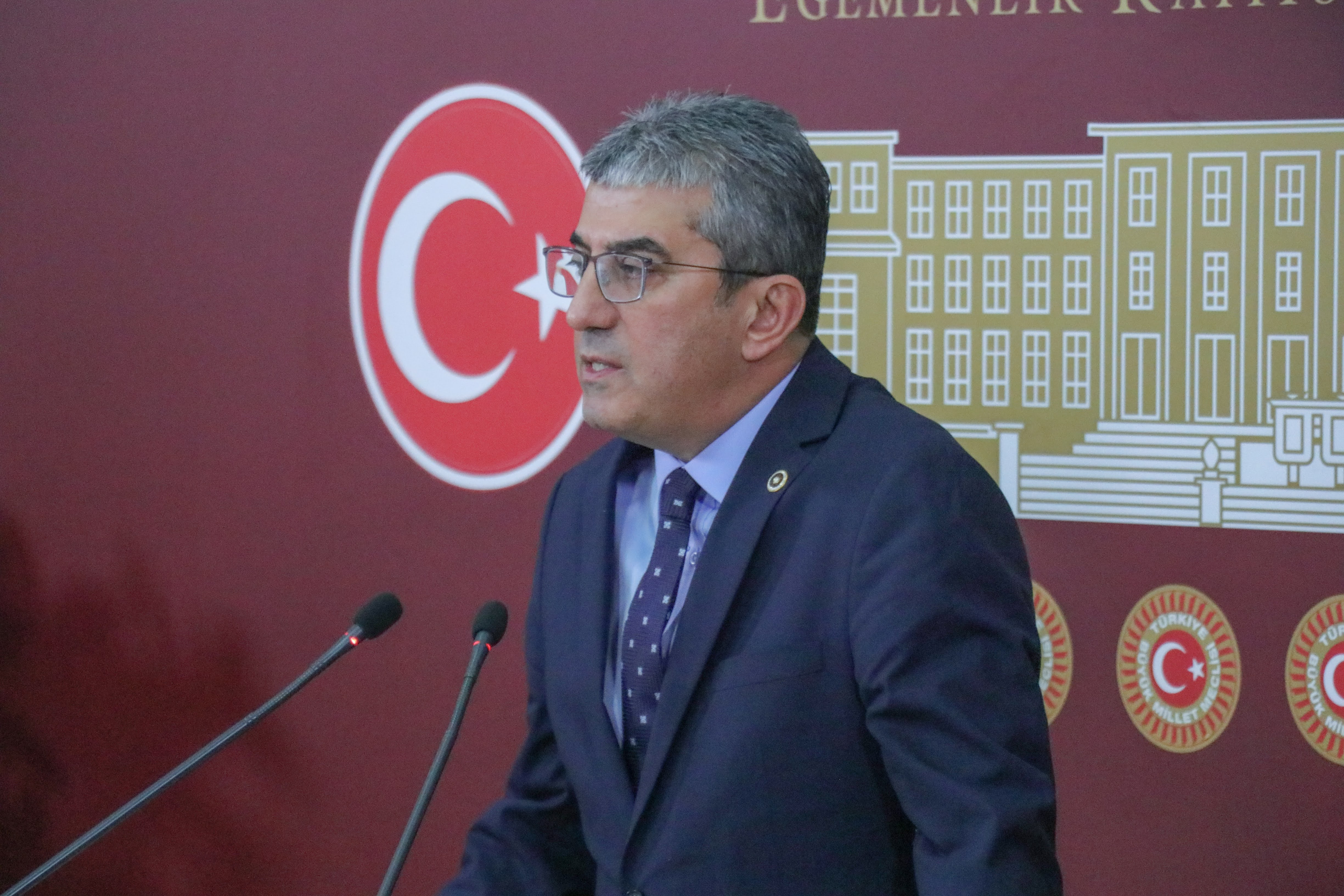 CHP Grup Başkanvekili Gökhan Günaydın, Erdoğan için "Bu memleketin bir beka sorunu varsa adı da soyadı da sensin." ifadelerini kullandı.