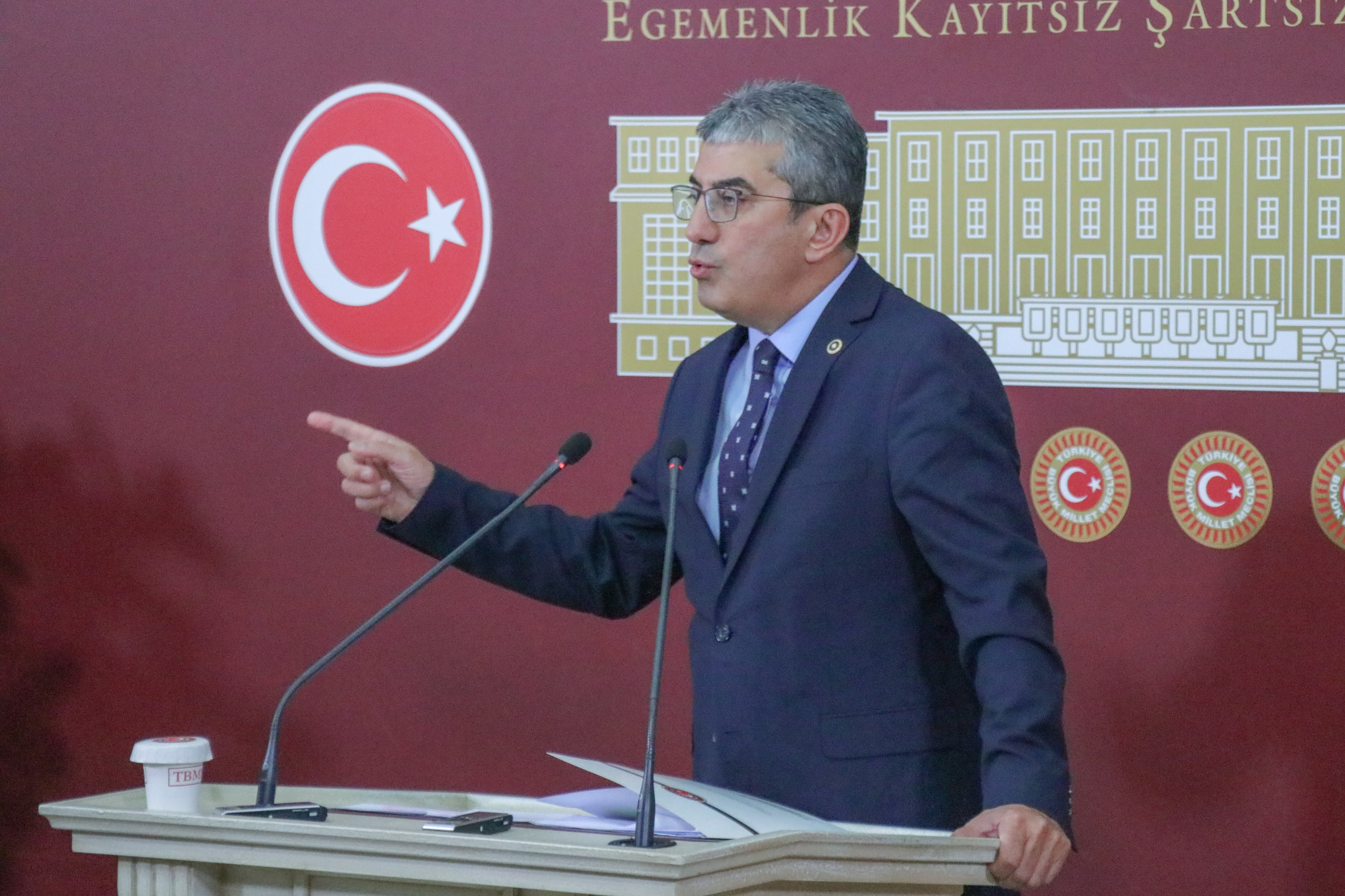 CHP Grup Başkanvekili Gökhan Günaydın, Erdoğan için "Bu memleketin bir beka sorunu varsa adı da soyadı da sensin." ifadelerini kullandı.