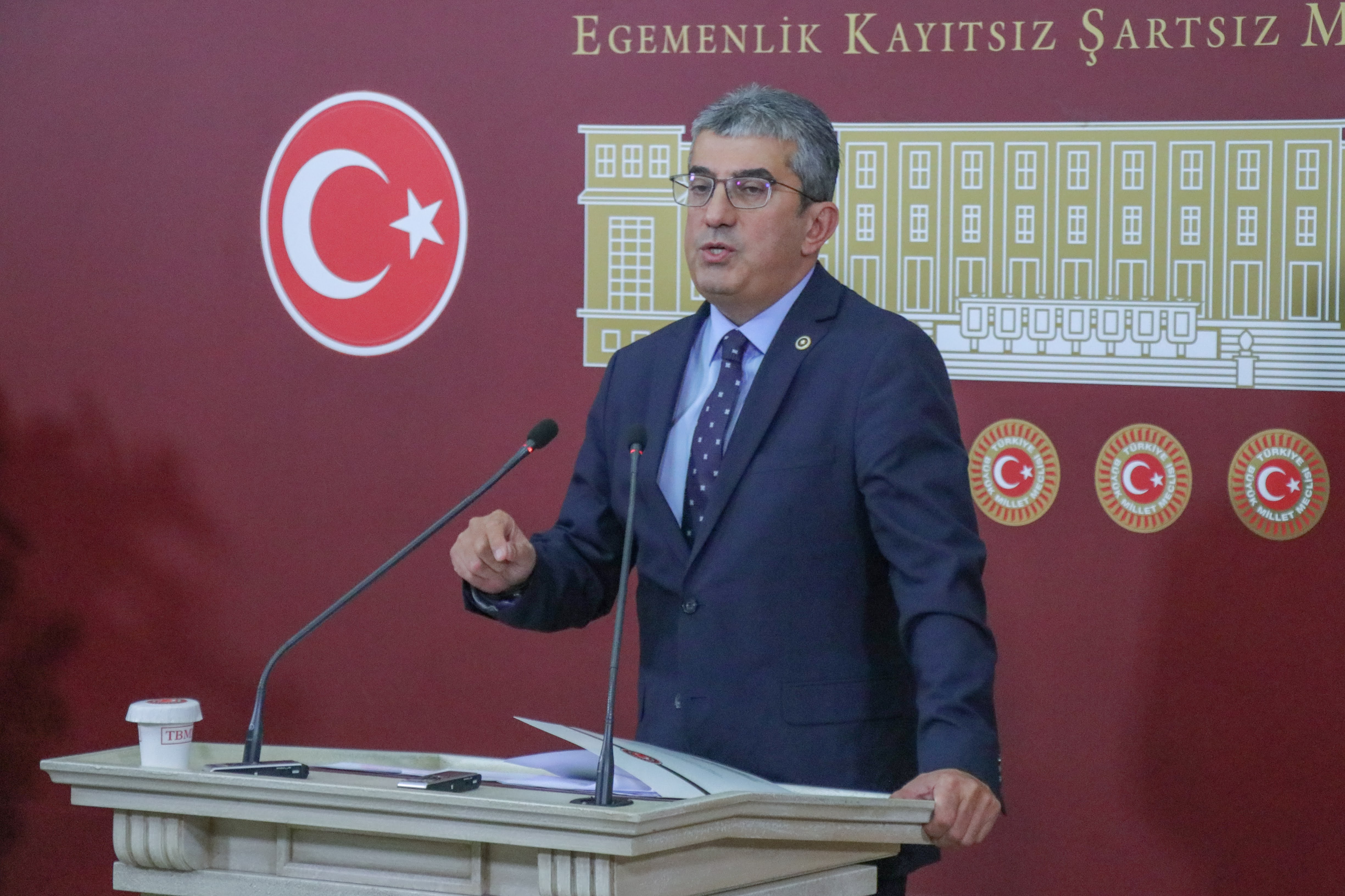 CHP Grup Başkanvekili Gökhan Günaydın, Erdoğan için "Bu memleketin bir beka sorunu varsa adı da soyadı da sensin." ifadelerini kullandı.