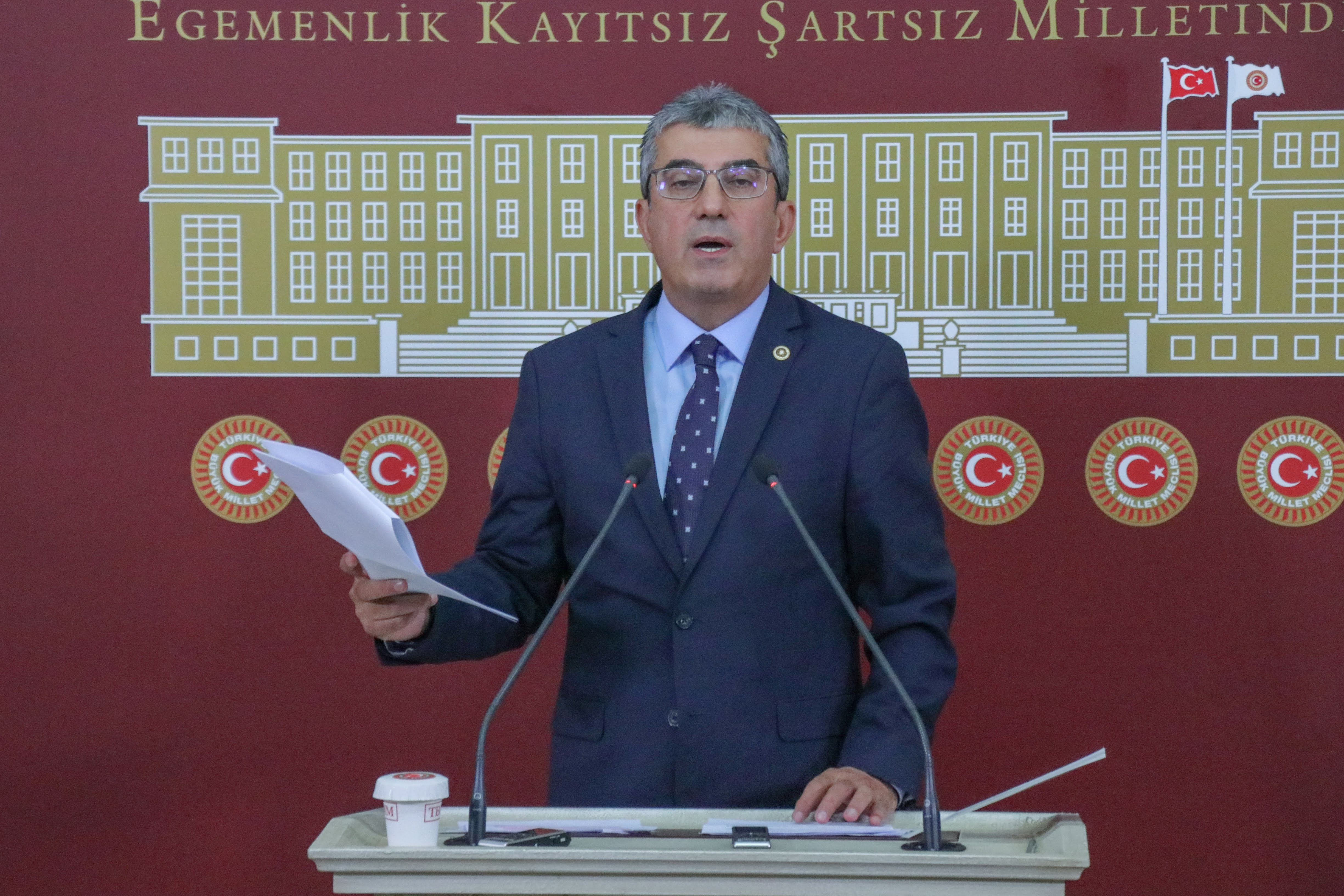 CHP Grup Başkanvekili Gökhan Günaydın, Erdoğan için "Bu memleketin bir beka sorunu varsa adı da soyadı da sensin." ifadelerini kullandı.