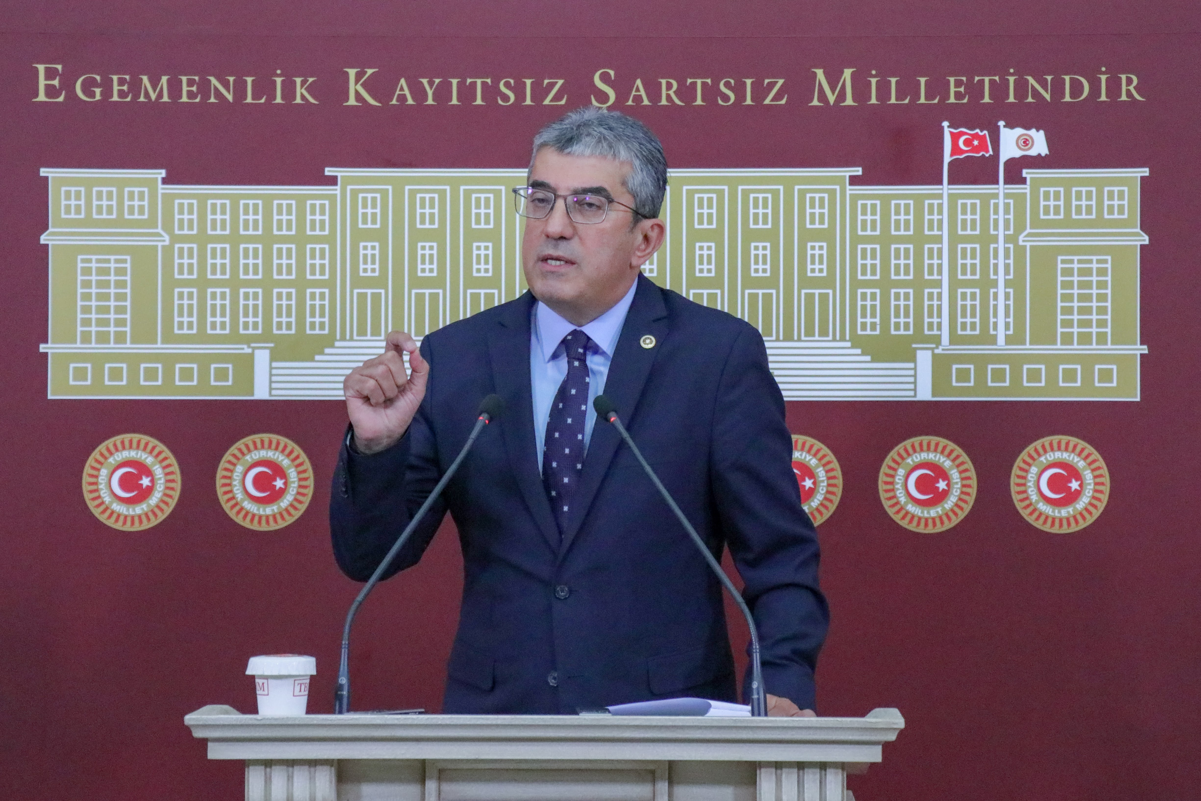 CHP Grup Başkanvekili Gökhan Günaydın, Erdoğan için "Bu memleketin bir beka sorunu varsa adı da soyadı da sensin." ifadelerini kullandı.