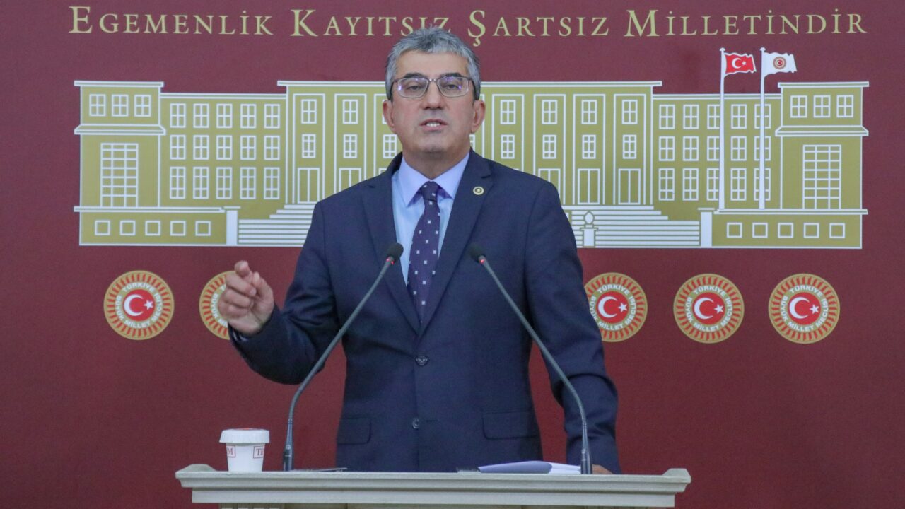 CHP Grup Başkanvekili Gökhan Günaydın, Erdoğan için "Bu memleketin bir beka sorunu varsa adı da soyadı da sensin." ifadelerini kullandı.