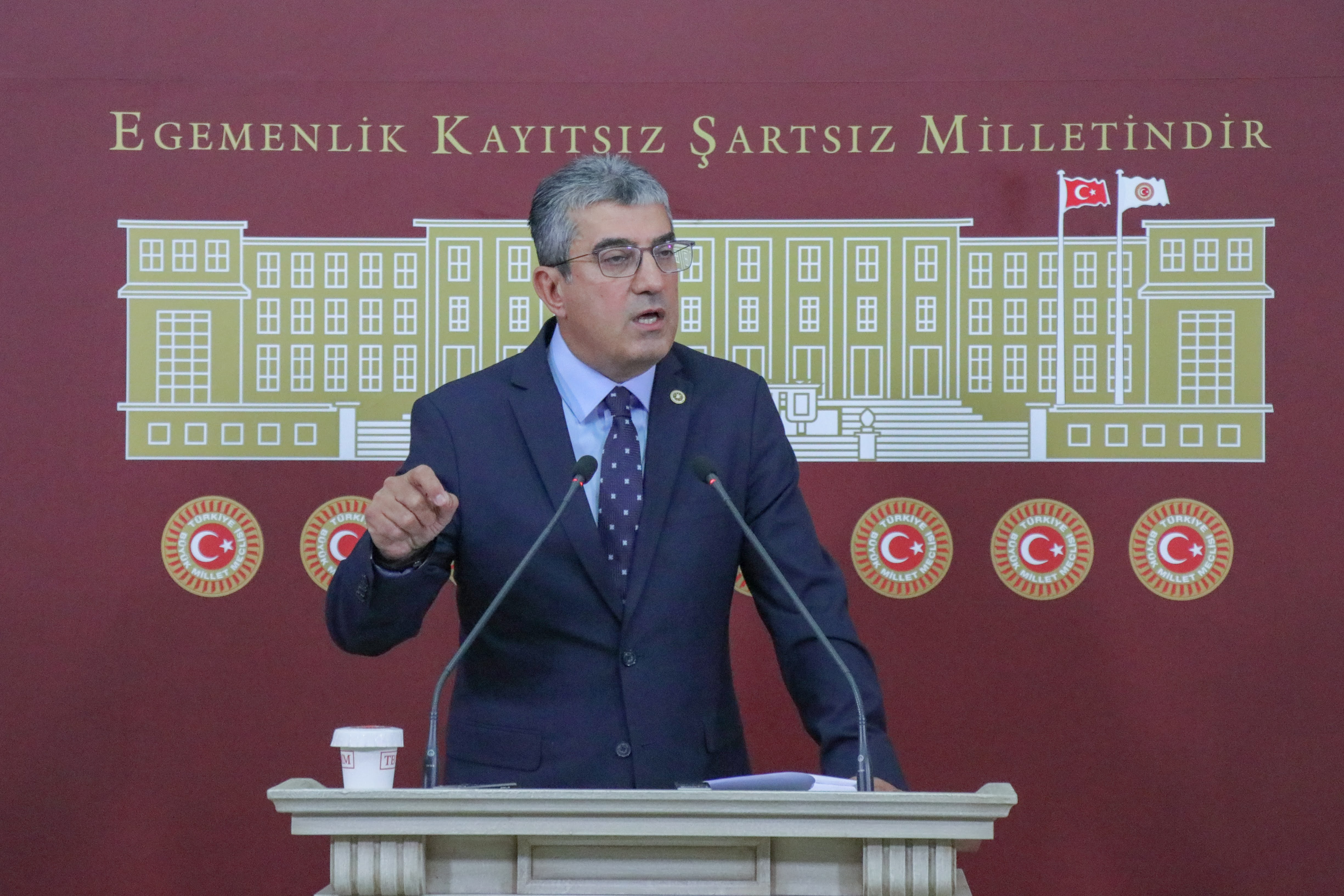 CHP Grup Başkanvekili Gökhan Günaydın, Erdoğan için "Bu memleketin bir beka sorunu varsa adı da soyadı da sensin." ifadelerini kullandı.
