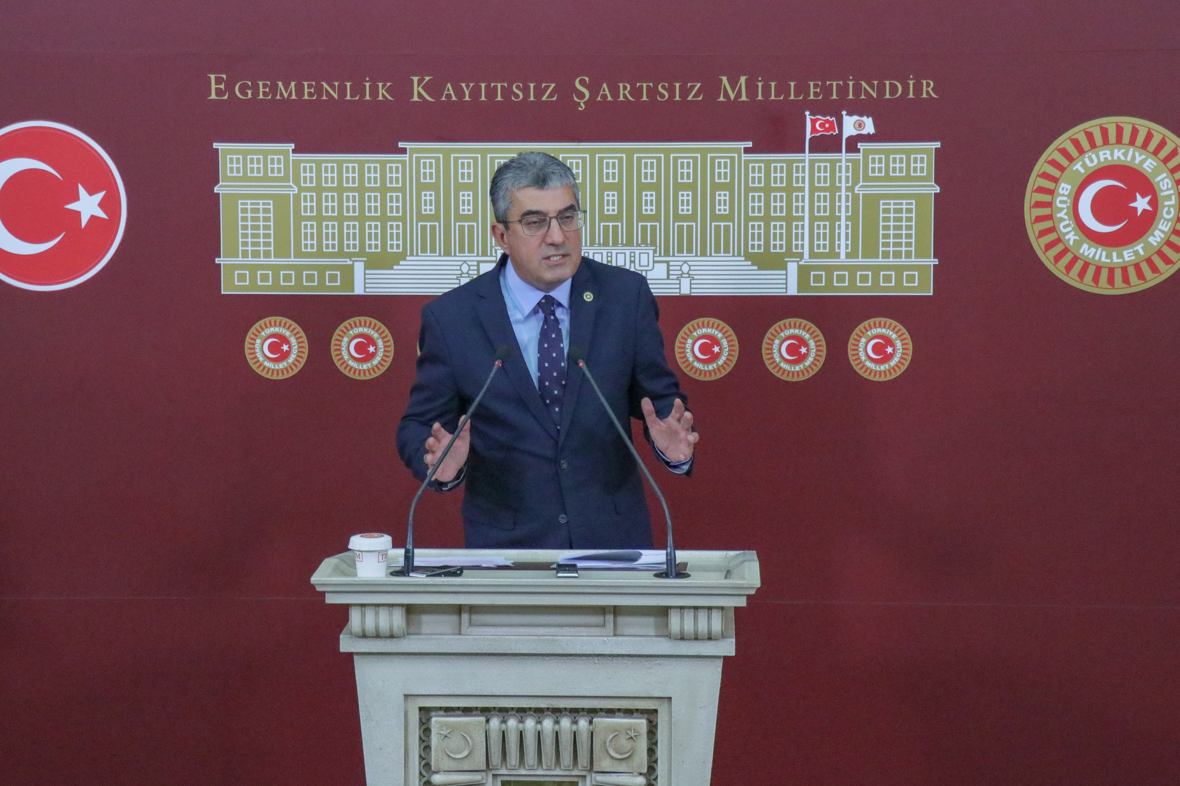 CHP Grup Başkanvekili Gökhan Günaydın, Erdoğan için "Bu memleketin bir beka sorunu varsa adı da soyadı da sensin." ifadelerini kullandı.