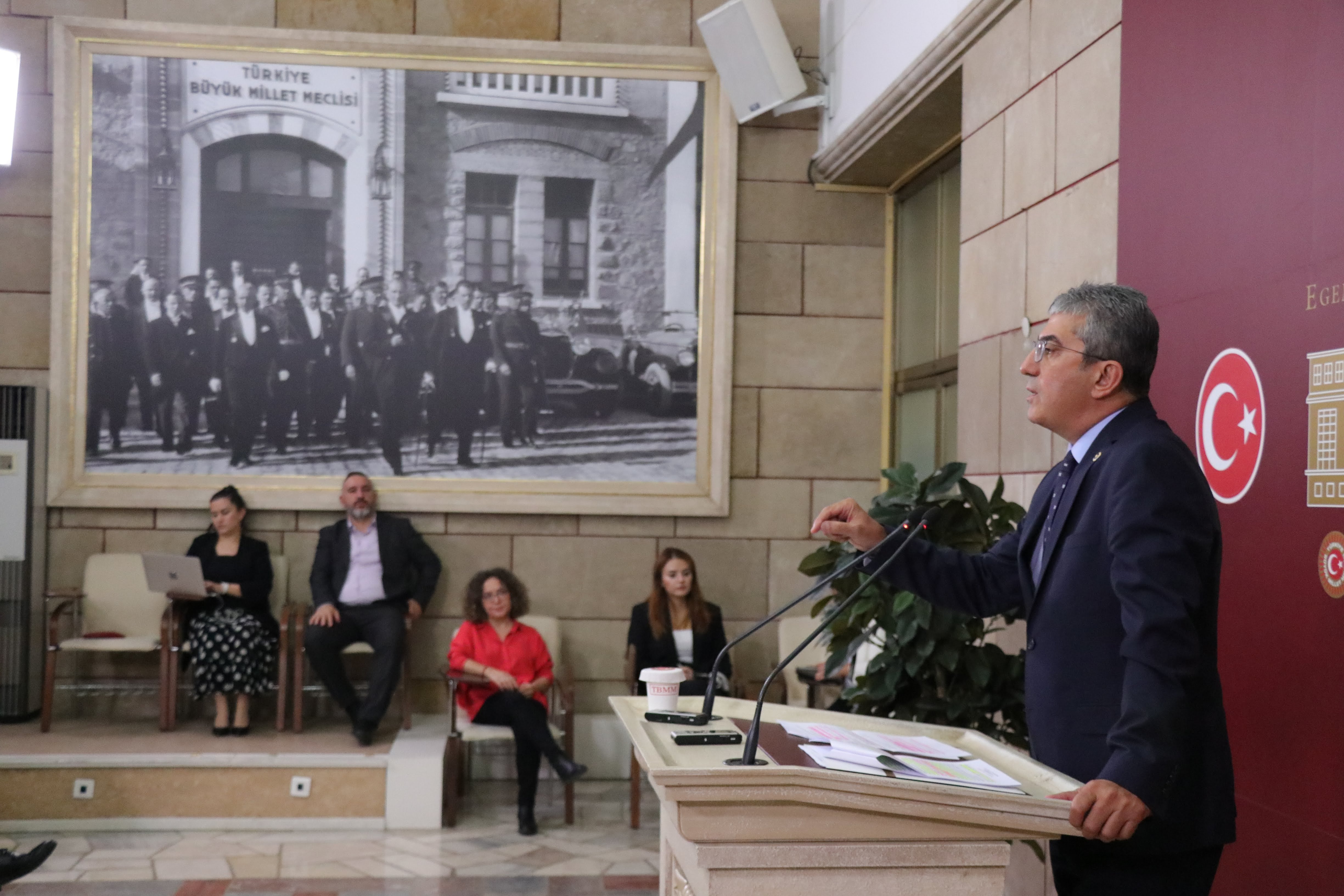 CHP Grup Başkanvekili Gökhan Günaydın, Erdoğan için "Bu memleketin bir beka sorunu varsa adı da soyadı da sensin." ifadelerini kullandı.