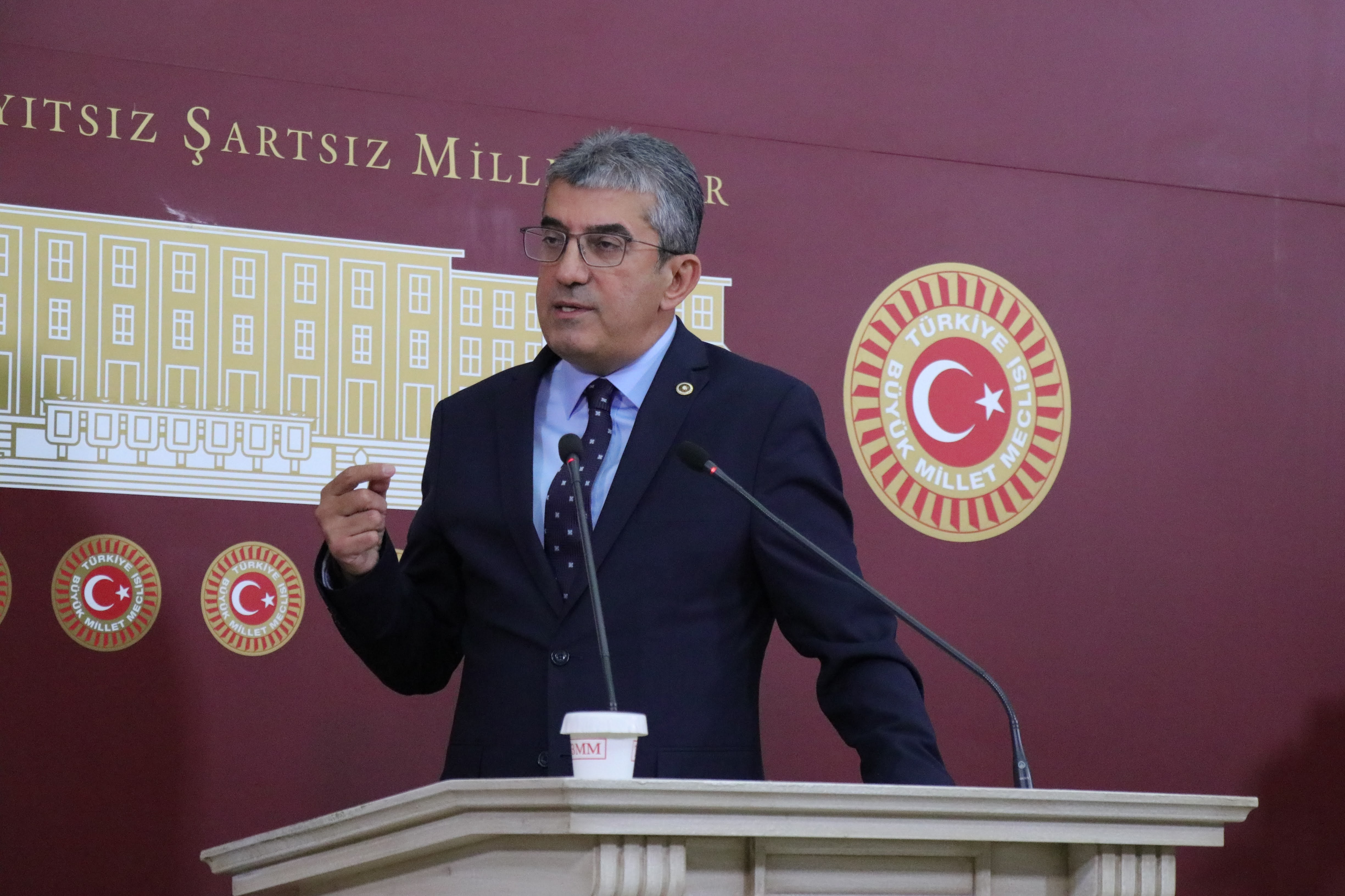 CHP Grup Başkanvekili Gökhan Günaydın, Erdoğan için "Bu memleketin bir beka sorunu varsa adı da soyadı da sensin." ifadelerini kullandı.