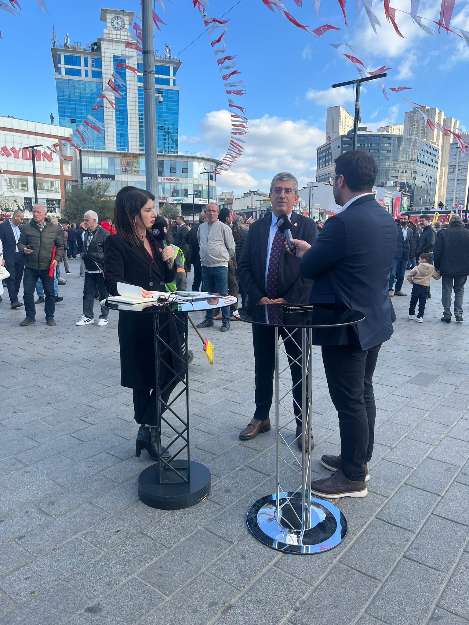 Cumhuriyet Halk Partisi Grup Başkanvekili Gökhan Günaydın, Esenyurt'taki 'Kayyum Karşıtı Miting'den canlı yayın yapan Sözcü TV'de Öncesi Sonrası programında Senem Toluay Ilgaz ve Altan Sancar'ın sorularını yanıtlayarak gündeme ilişkin değerlendirmelerde bulundu.