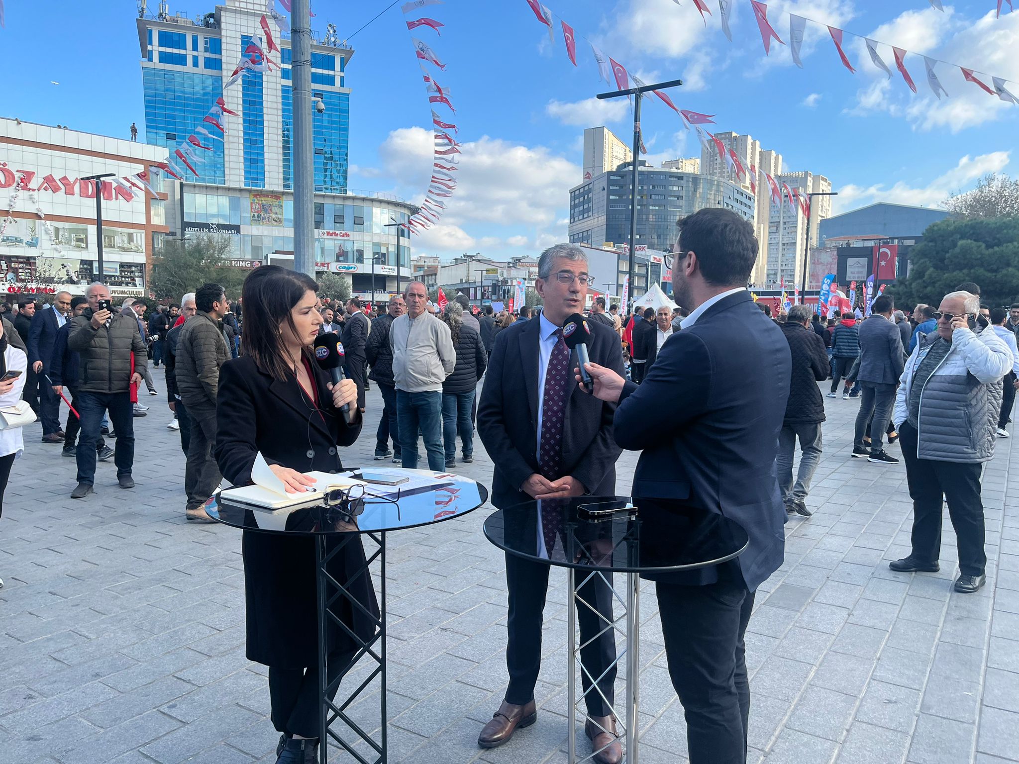 Cumhuriyet Halk Partisi Grup Başkanvekili Gökhan Günaydın, Esenyurt'taki 'Kayyum Karşıtı Miting'den canlı yayın yapan Sözcü TV'de Öncesi Sonrası programında Senem Toluay Ilgaz ve Altan Sancar'ın sorularını yanıtlayarak gündeme ilişkin değerlendirmelerde bulundu.