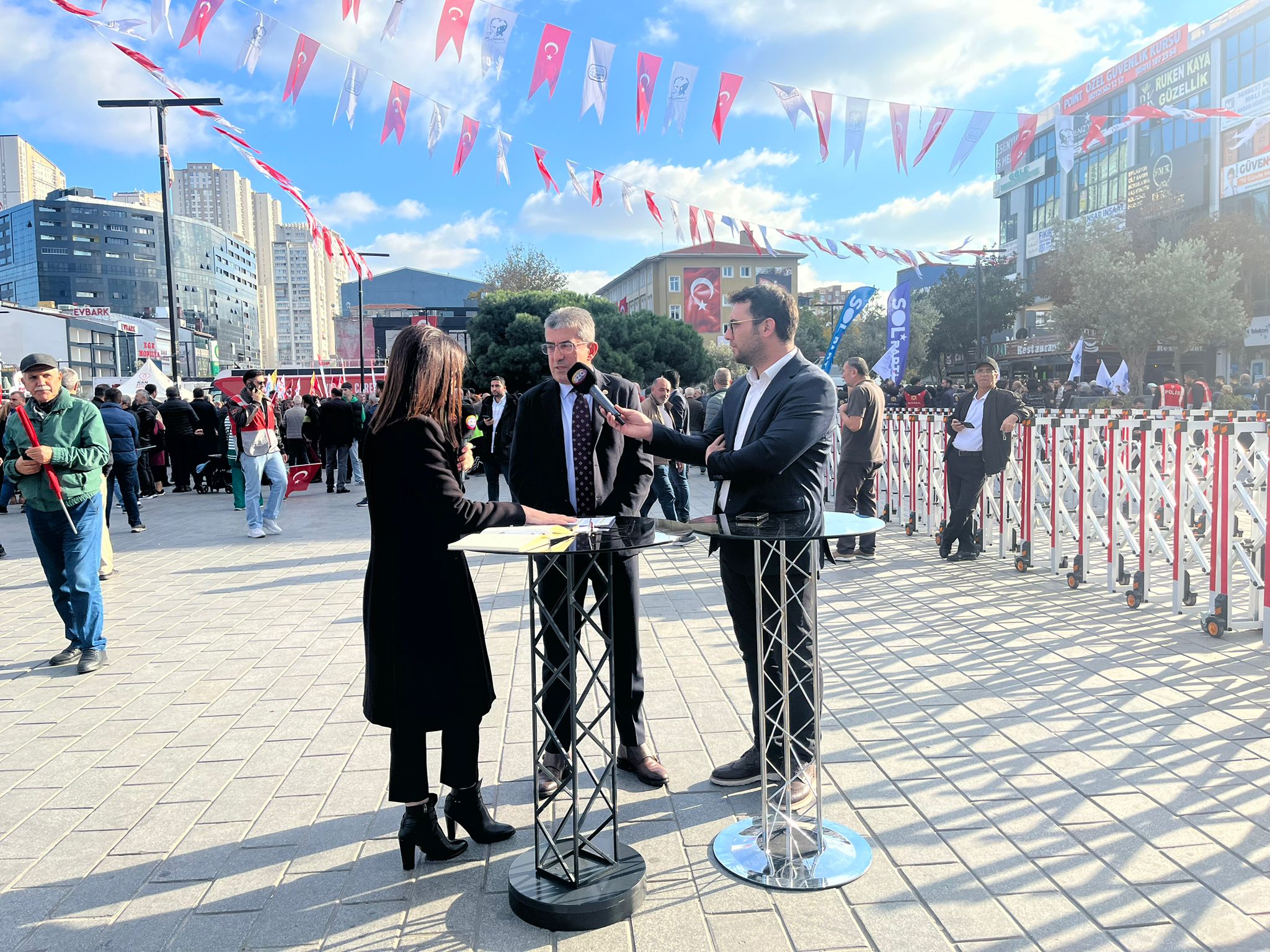 Cumhuriyet Halk Partisi Grup Başkanvekili Gökhan Günaydın, Esenyurt'taki 'Kayyum Karşıtı Miting'den canlı yayın yapan Sözcü TV'de Öncesi Sonrası programında Senem Toluay Ilgaz ve Altan Sancar'ın sorularını yanıtlayarak gündeme ilişkin değerlendirmelerde bulundu.
