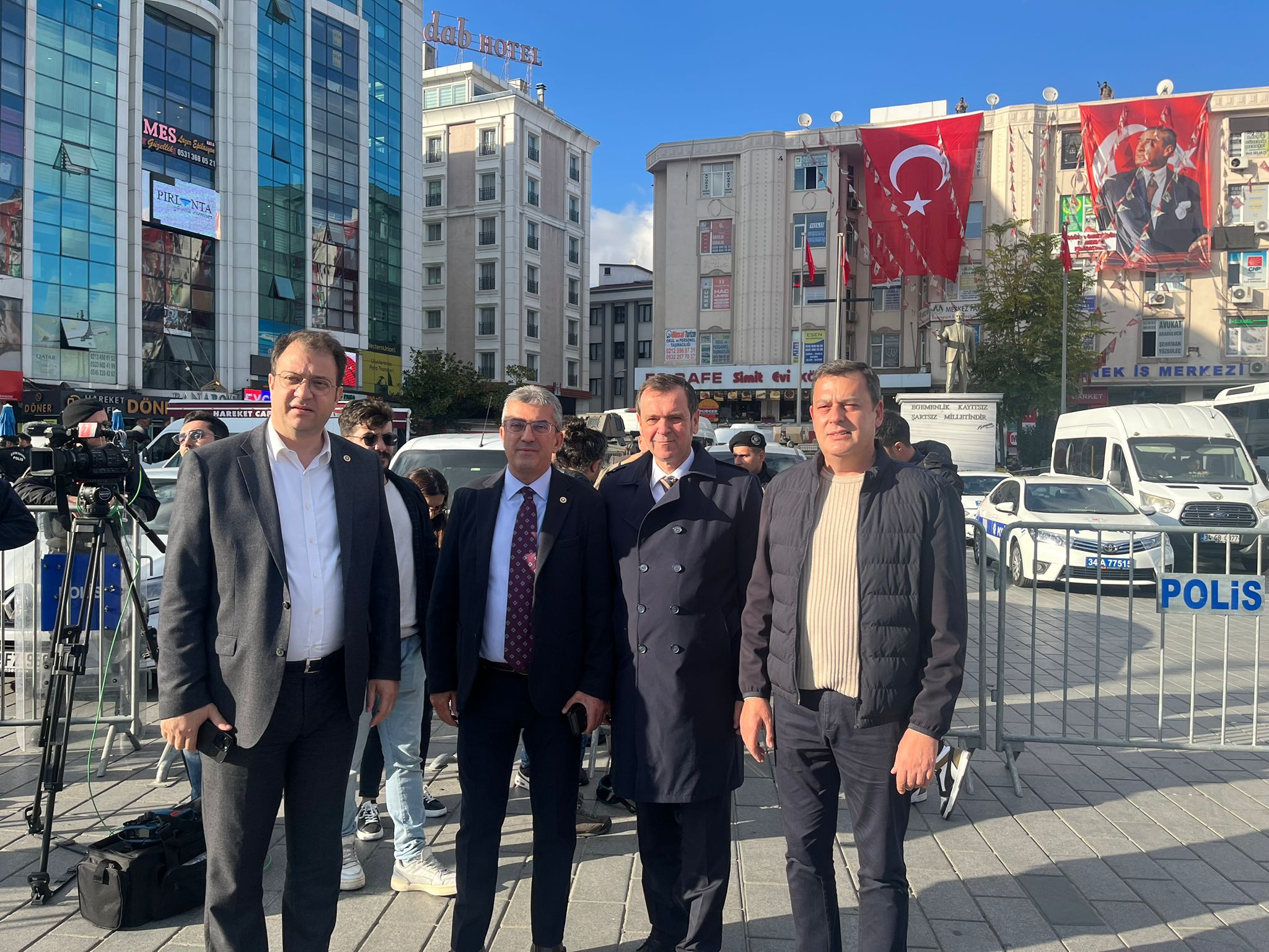 Cumhuriyet Halk Partisi Grup Başkanvekili Gökhan Günaydın, Esenyurt'taki 'Kayyum Karşıtı Miting'den canlı yayın yapan Sözcü TV'de Öncesi Sonrası programında Senem Toluay Ilgaz ve Altan Sancar'ın sorularını yanıtlayarak gündeme ilişkin değerlendirmelerde bulundu.