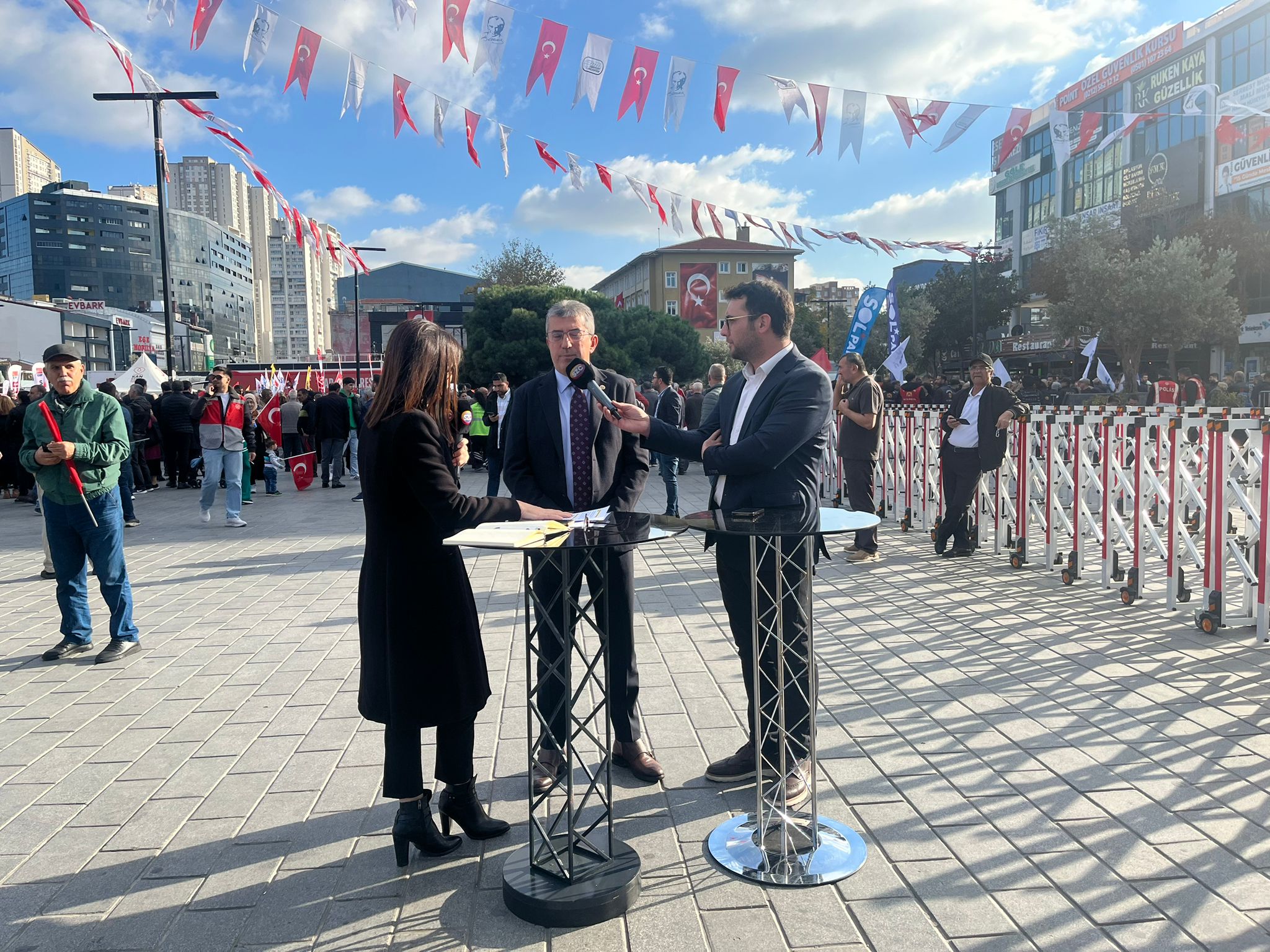 Cumhuriyet Halk Partisi Grup Başkanvekili Gökhan Günaydın, Esenyurt'taki 'Kayyum Karşıtı Miting'den canlı yayın yapan Sözcü TV'de Öncesi Sonrası programında Senem Toluay Ilgaz ve Altan Sancar'ın sorularını yanıtlayarak gündeme ilişkin değerlendirmelerde bulundu.