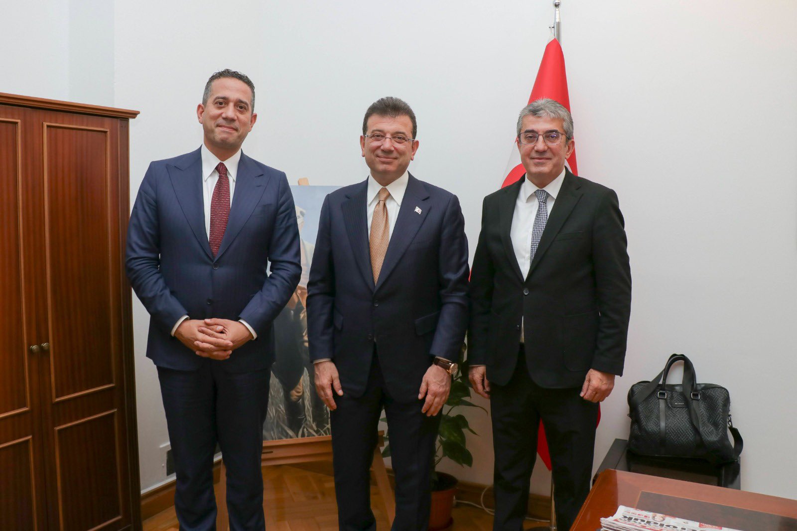 Ekrem İmamoğlu, TBMM'de CHP grup başkanvekilleriyle görüştü: "Kayyım sürecine dair çok tepkili bir pozisyondayız ve bu noktada arayışlarımız var. Bu gündemin ülkenin üzerinden kalkmasını çok arzu ediyoruz"