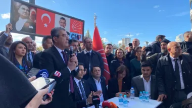 "Atanan kayyum da o kayyumu atayanlar da hep beraber geldikleri gibi gidecekler! Esenyurt Belediyesi'ne çıkan tüm sokaklar polis ablukası altında, zalimin zulmü artarsa bizim de hukuki direnişimiz artacaktır."