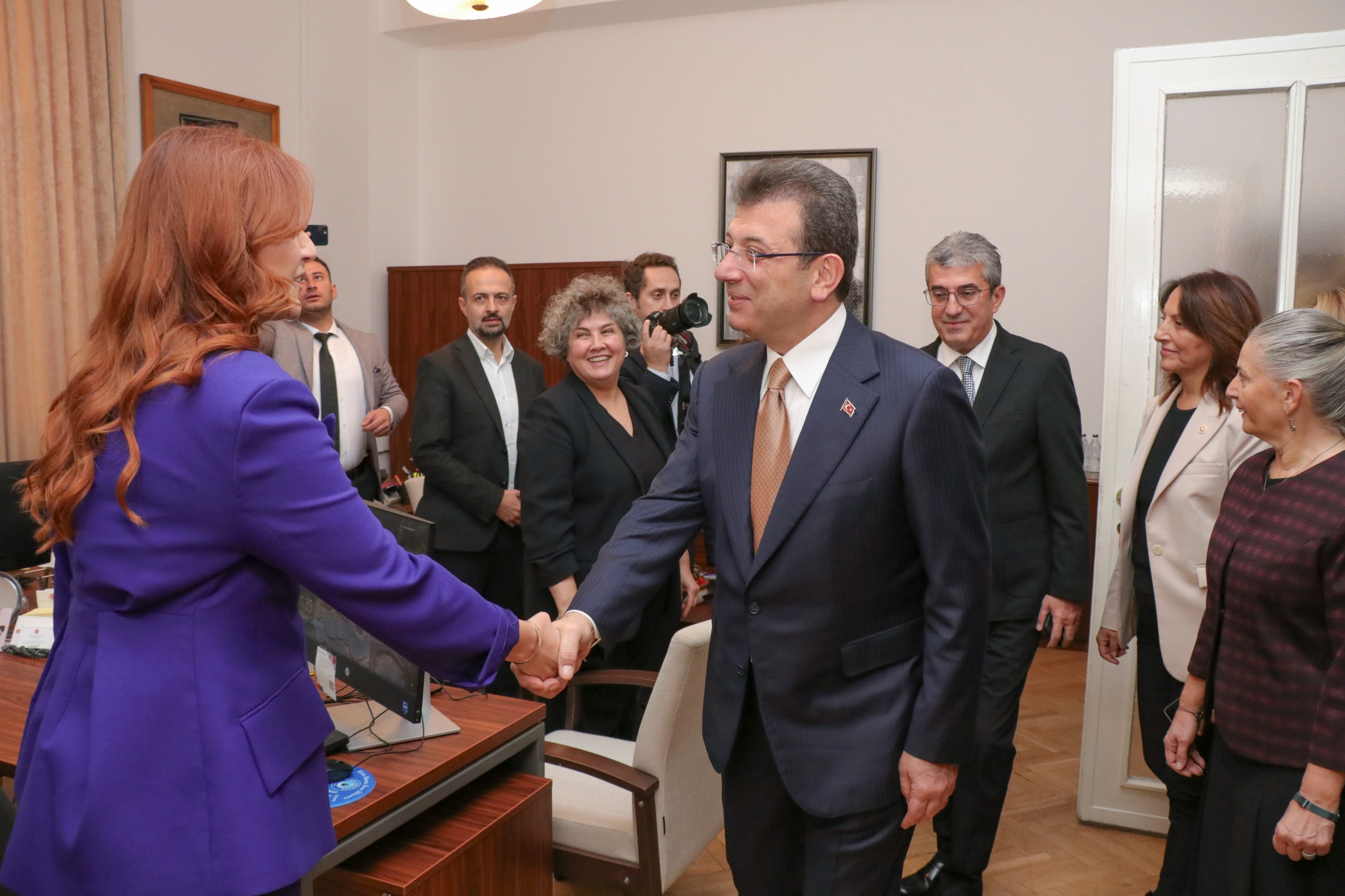 Ekrem İmamoğlu, TBMM'de CHP grup başkanvekilleriyle görüştü: "Kayyım sürecine dair çok tepkili bir pozisyondayız ve bu noktada arayışlarımız var. Bu gündemin ülkenin üzerinden kalkmasını çok arzu ediyoruz"