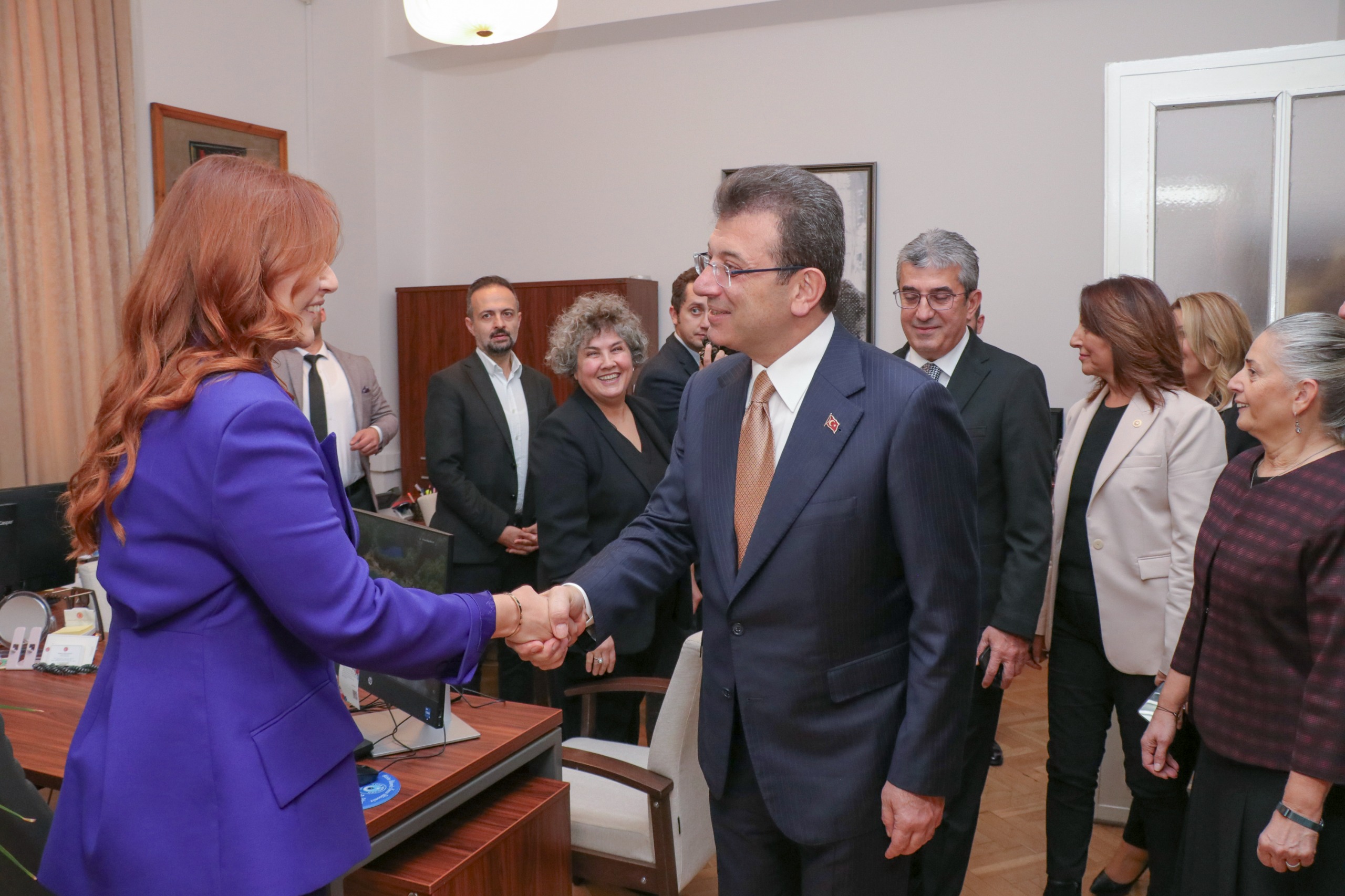 Ekrem İmamoğlu, TBMM'de CHP grup başkanvekilleriyle görüştü: "Kayyım sürecine dair çok tepkili bir pozisyondayız ve bu noktada arayışlarımız var. Bu gündemin ülkenin üzerinden kalkmasını çok arzu ediyoruz"