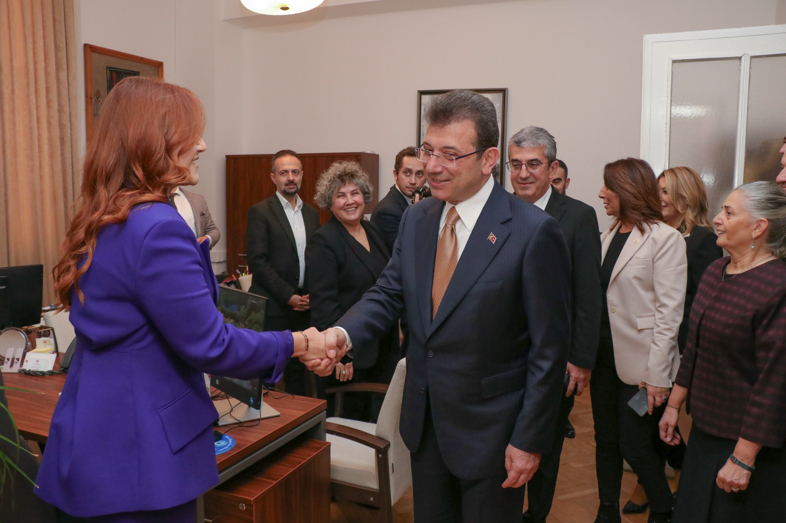 Ekrem İmamoğlu, TBMM'de CHP grup başkanvekilleriyle görüştü: "Kayyım sürecine dair çok tepkili bir pozisyondayız ve bu noktada arayışlarımız var. Bu gündemin ülkenin üzerinden kalkmasını çok arzu ediyoruz"