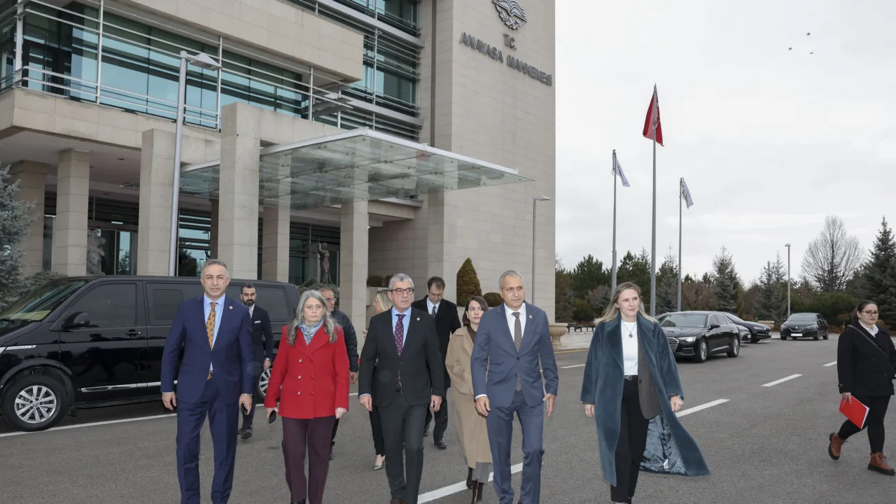 Gökhan Günaydın, Öğretmenlik Meslek Kanunu hakkında yürürlüğü durdurma ve iptali istemiyle yaptığı başvurunun ardından AYM önünde açıklamalarda bulundu.