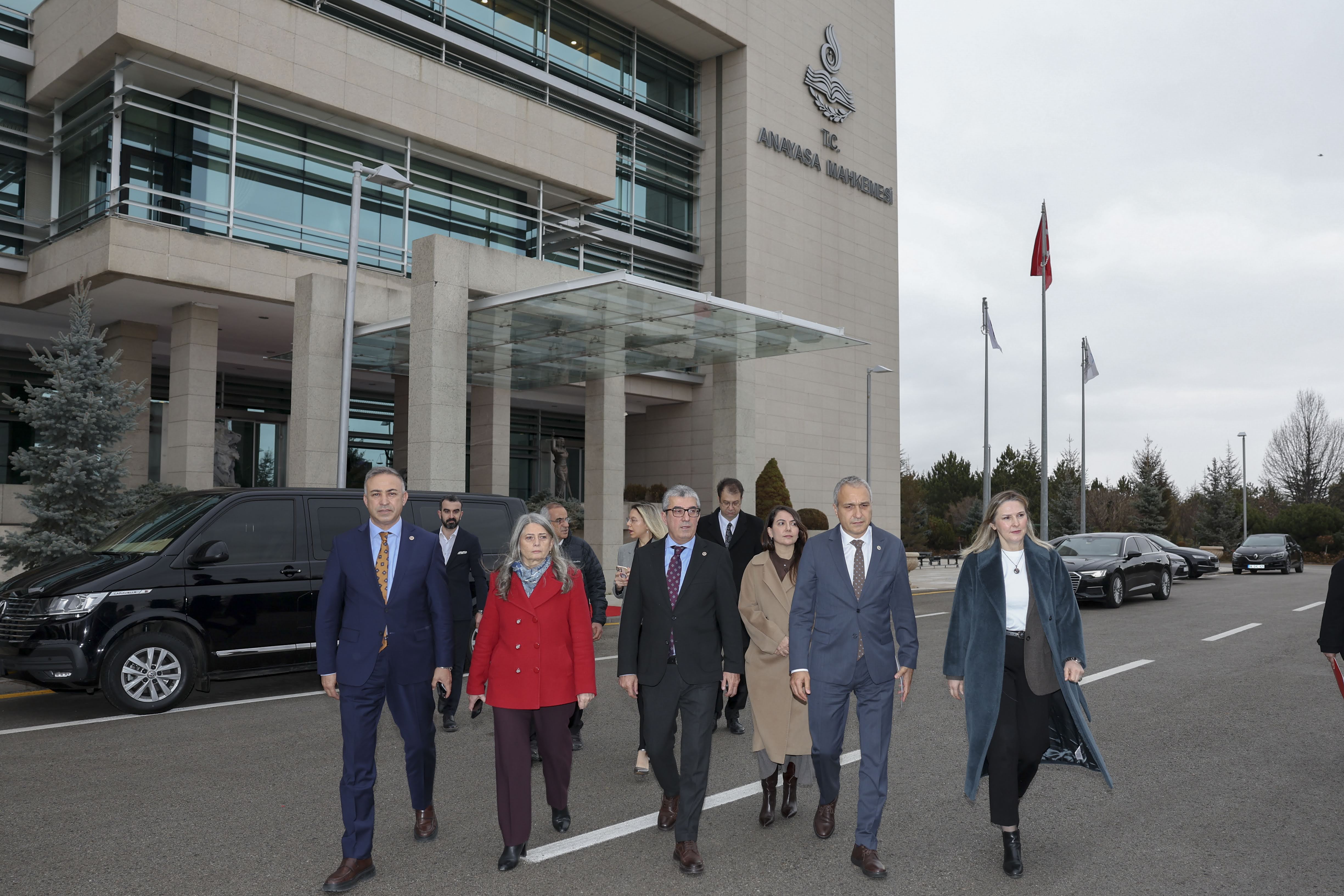 Gökhan Günaydın, Öğretmenlik Meslek Kanunu hakkında yürürlüğü durdurma ve iptali istemiyle yaptığı başvurunun ardından AYM önünde açıklamalarda bulundu.