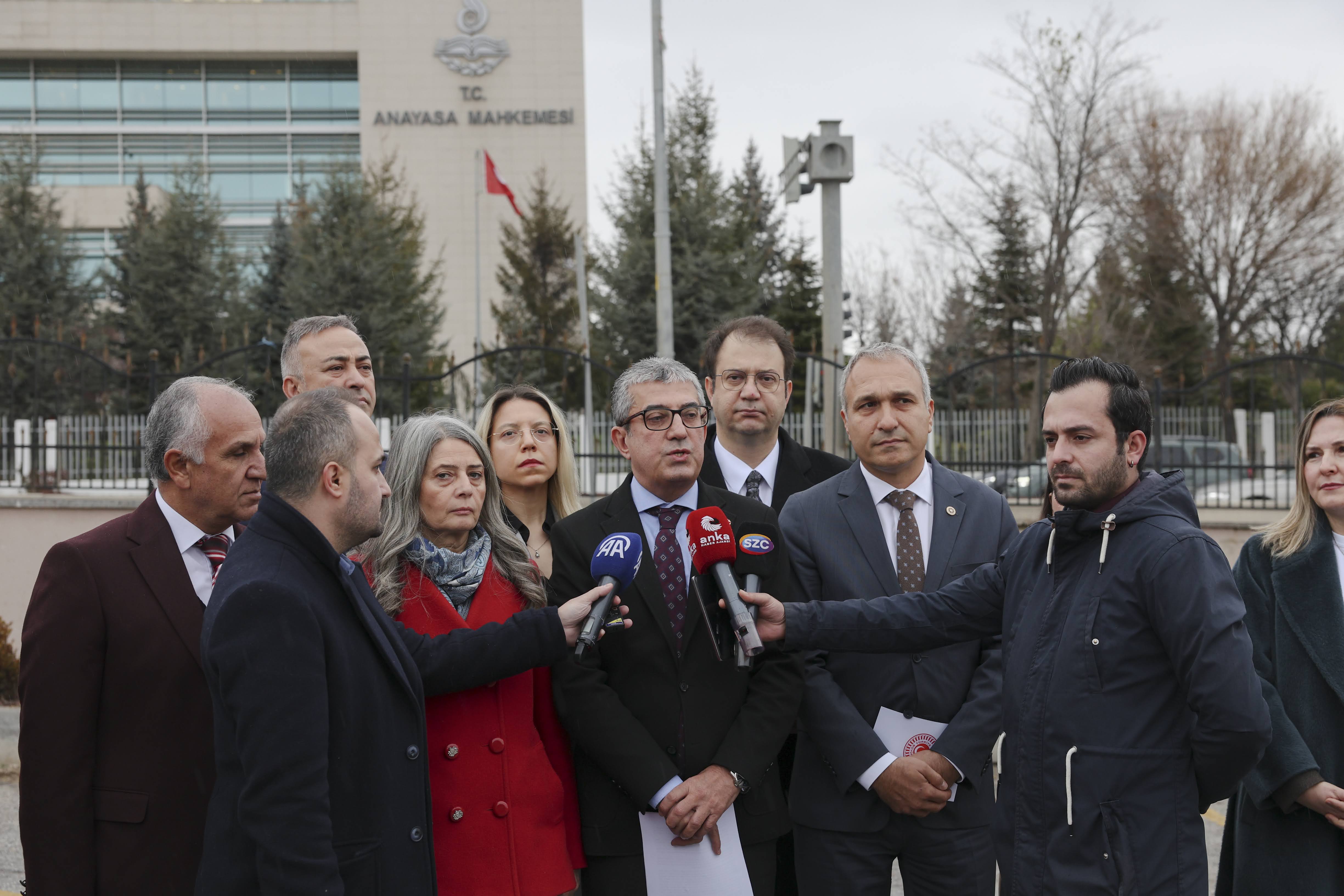 Gökhan Günaydın, Öğretmenlik Meslek Kanunu hakkında yürürlüğü durdurma ve iptali istemiyle yaptığı başvurunun ardından AYM önünde açıklamalarda bulundu.