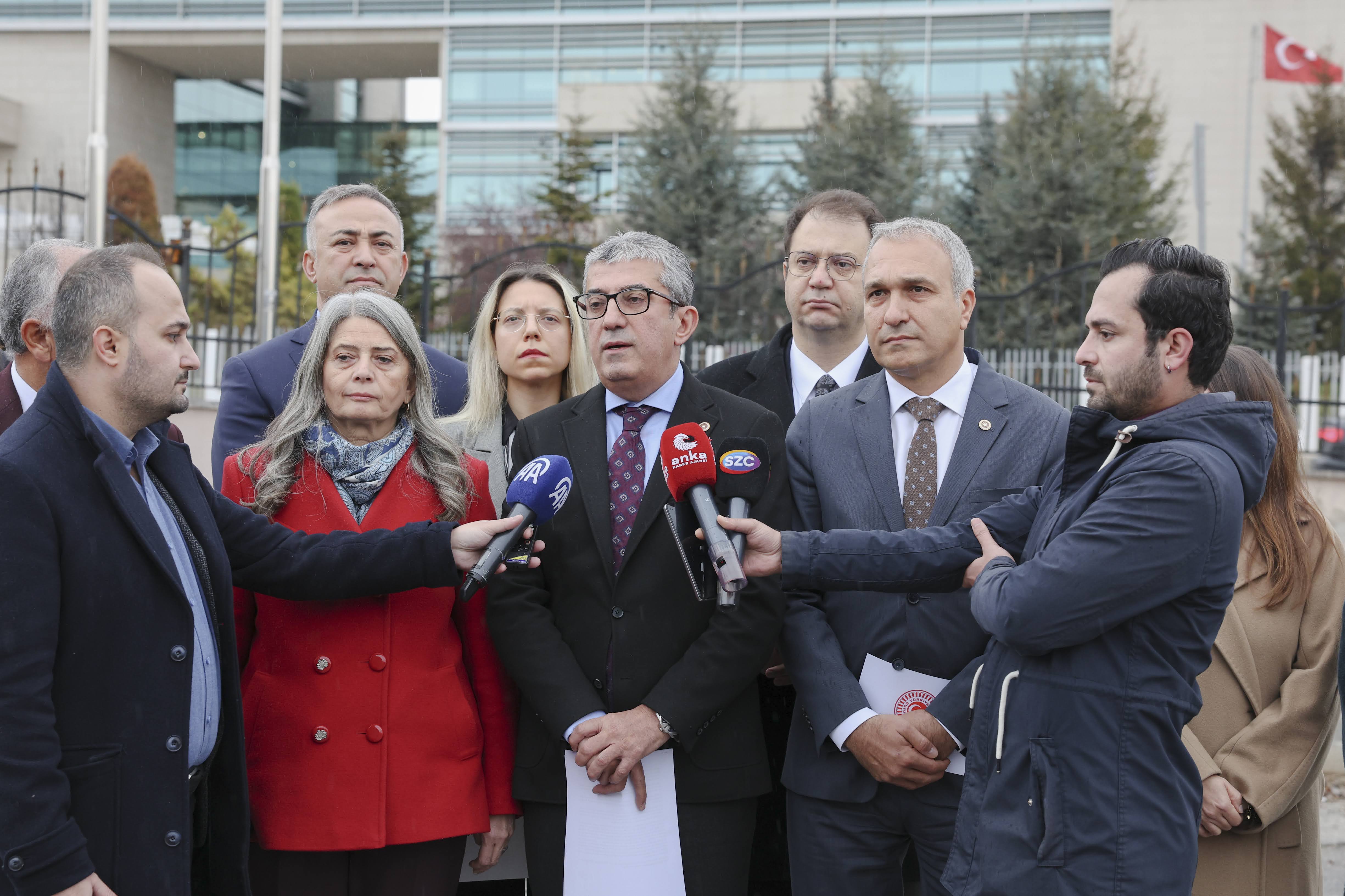 Gökhan Günaydın, Öğretmenlik Meslek Kanunu hakkında yürürlüğü durdurma ve iptali istemiyle yaptığı başvurunun ardından AYM önünde açıklamalarda bulundu.
