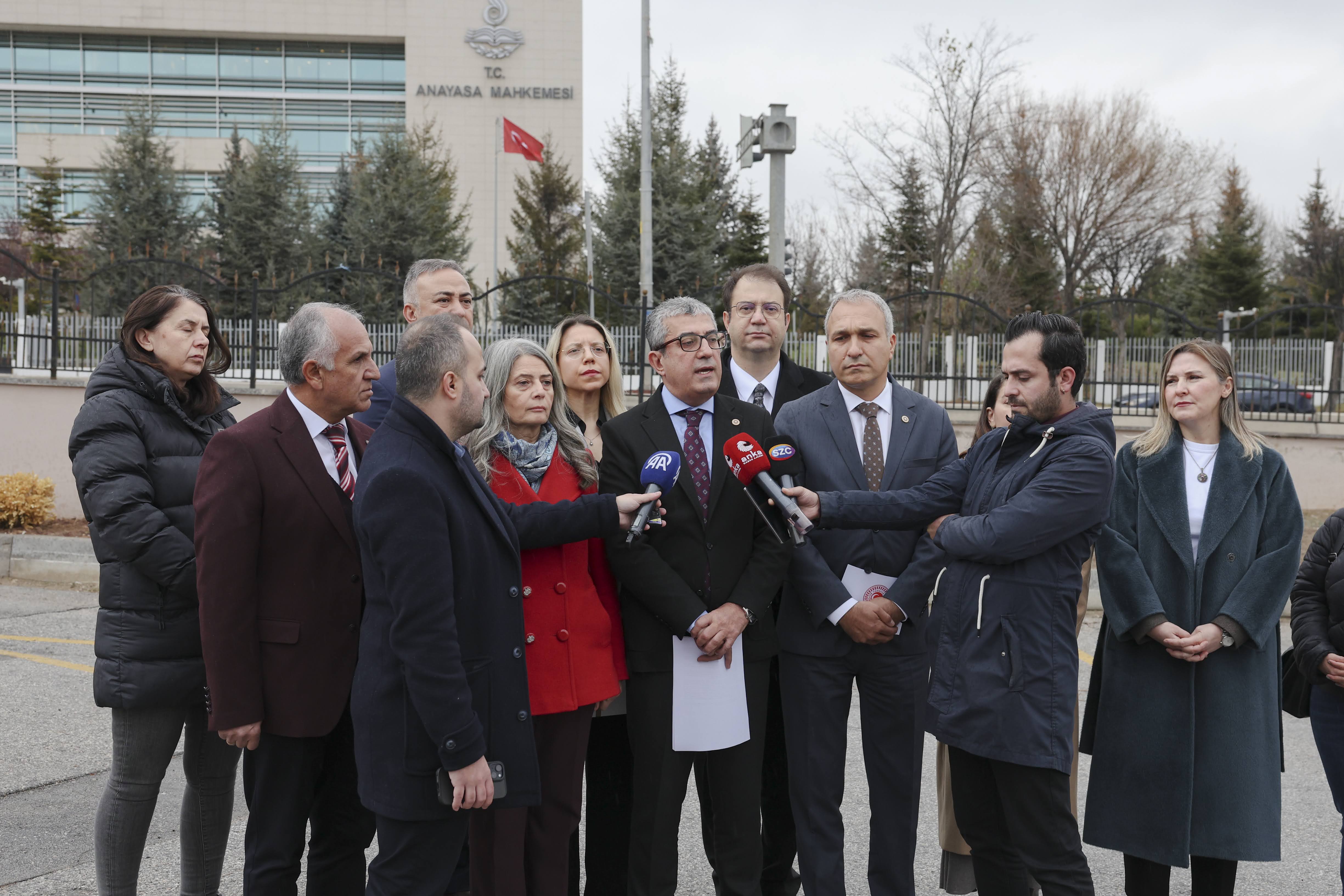 Gökhan Günaydın, Öğretmenlik Meslek Kanunu hakkında yürürlüğü durdurma ve iptali istemiyle yaptığı başvurunun ardından AYM önünde açıklamalarda bulundu.