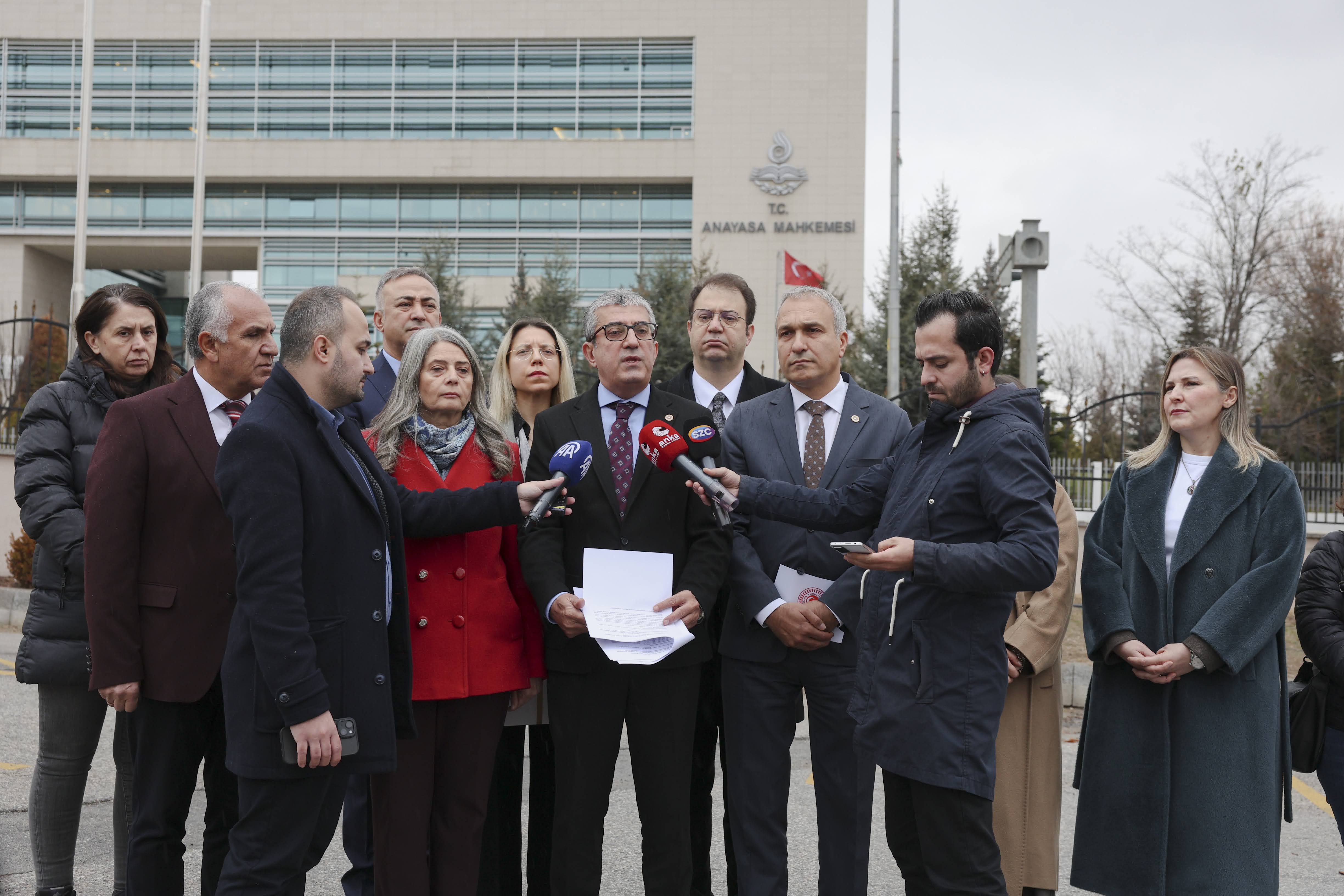 Gökhan Günaydın, Öğretmenlik Meslek Kanunu hakkında yürürlüğü durdurma ve iptali istemiyle yaptığı başvurunun ardından AYM önünde açıklamalarda bulundu.