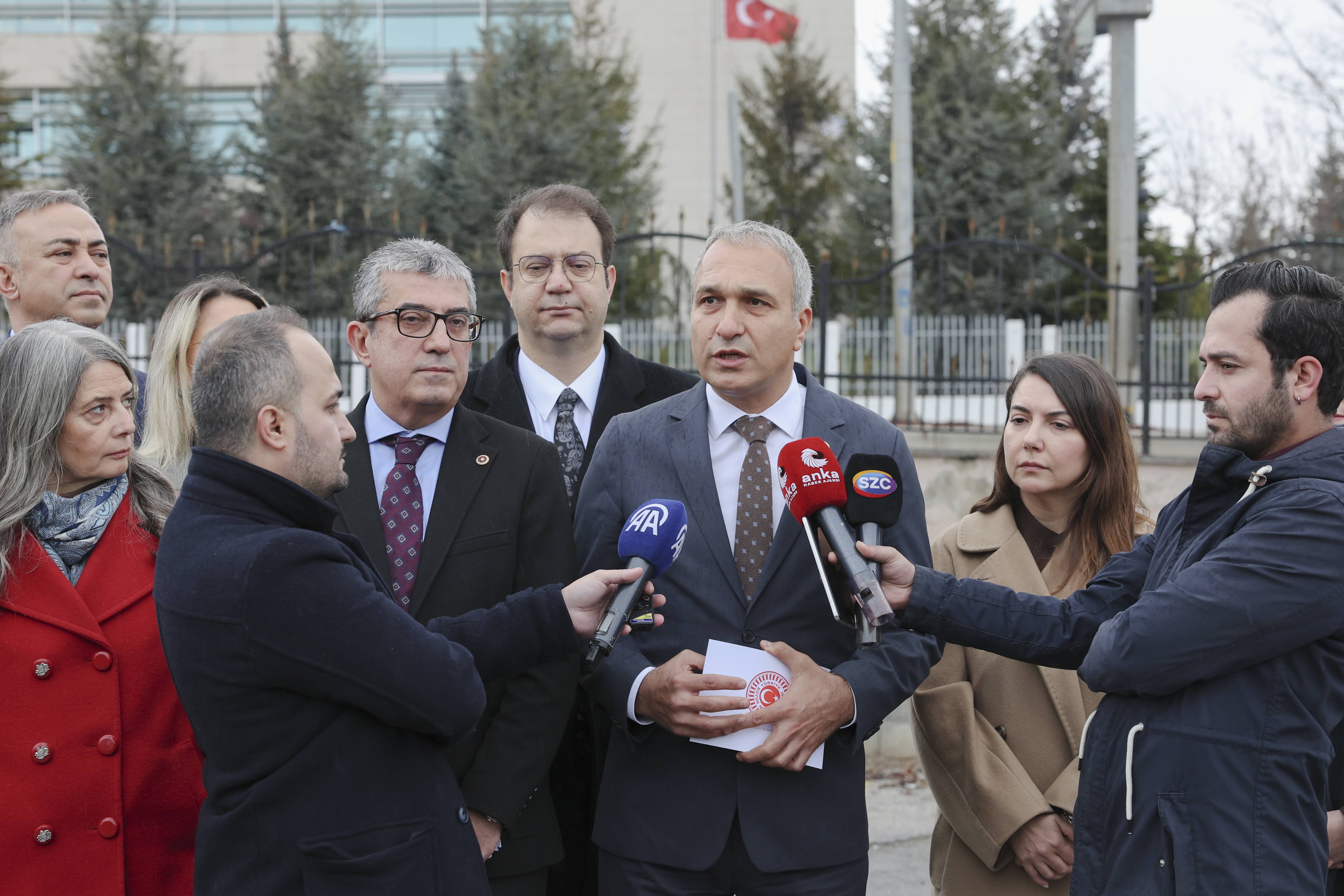 Gökhan Günaydın, Öğretmenlik Meslek Kanunu hakkında yürürlüğü durdurma ve iptali istemiyle yaptığı başvurunun ardından AYM önünde açıklamalarda bulundu.