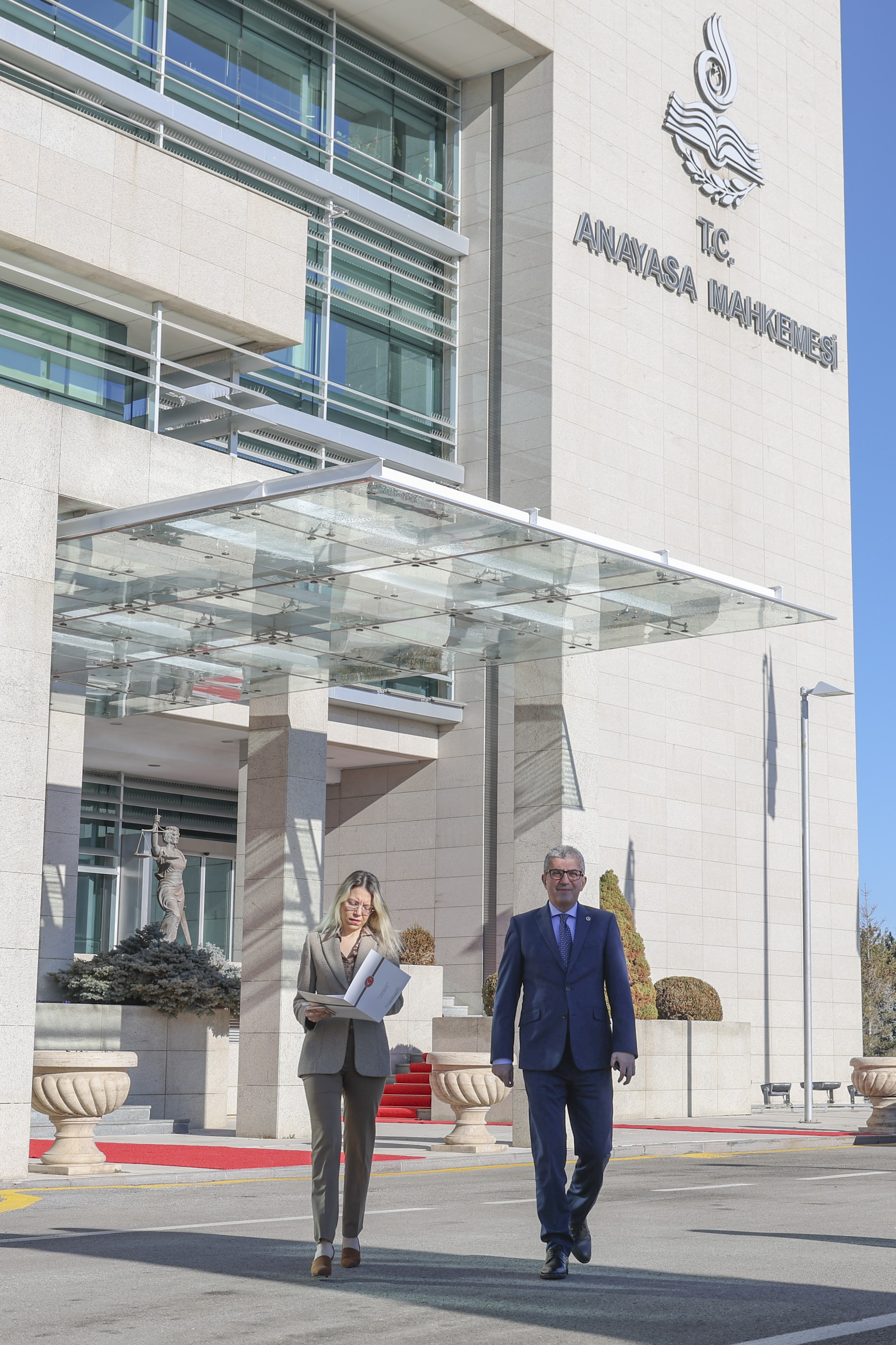 Tüketicinin Korunması Hakkında Kanun'un Anayasa'ya aykırı hükümlerinin yürütmesinin durdurulması ve iptali için AYM'ye başvuruda bulunduk.