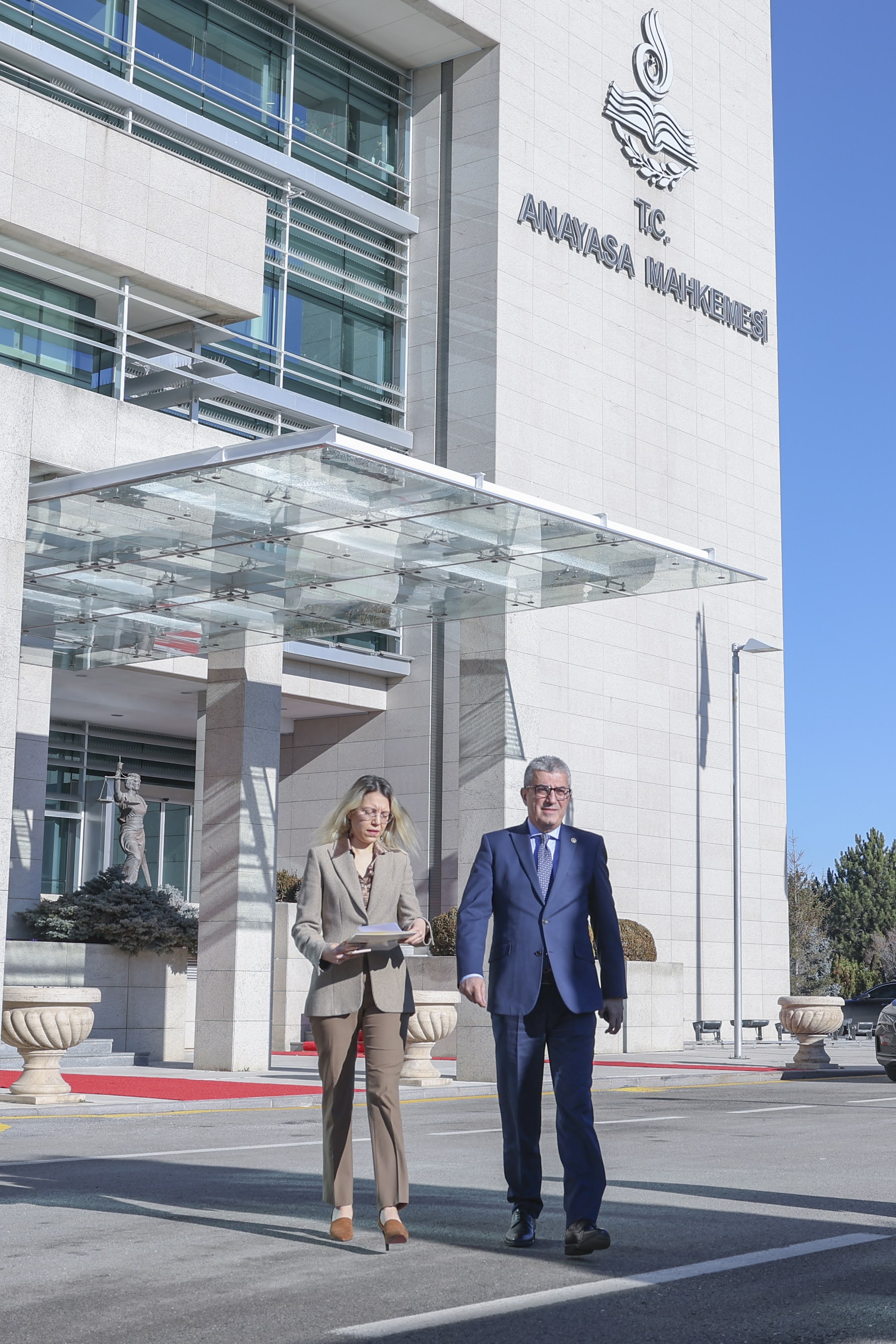 Tüketicinin Korunması Hakkında Kanun'un Anayasa'ya aykırı hükümlerinin yürütmesinin durdurulması ve iptali için AYM'ye başvuruda bulunduk.