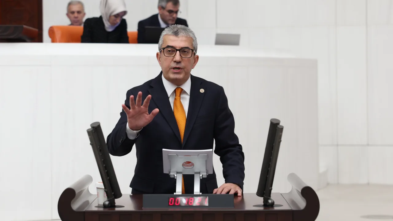 1-30 Kasım tarihleri arasında gerçekleştirilen dijital kamuoyu araştırmasındaki anketle "CHP’nin Kasım Ayındaki En Başarılı Milletvekili" belirlendi. Halkın oylarıyla zirveye yükselen isim, Cumhuriyet Halk Partisi TBMM Grup Başkanvekili ve İstanbul Milletvekili Gökhan Günaydın oldu.