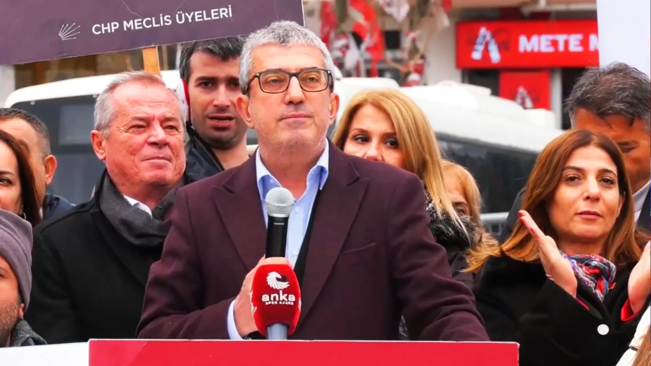 'Esenyurt - Demokrasi Nöbeti'nde konuşan Günaydın “Sizin derdiniz Türkiye değil, sizin derdiniz, kendi rejiminizi ve kendi iktidarınızı sürdürmek” dedi.