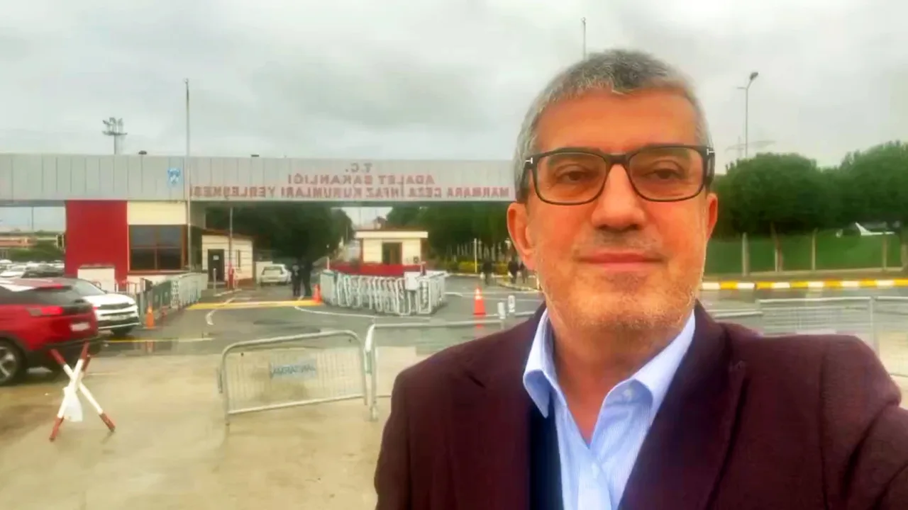 Ahmet Özer'i Silivri Cezaevi'nde ziyaret eden ve ziyaretinin ardından sosyal medya hesabından bir video paylaşan Cumhuriyet Halk Partisi Grup Başkanvekili Gökhan Günaydın "Bu hukuk dışı, bu adaletsiz günler, bu adaletsiz yıllar bir an evvel sona ermeli" dedi.