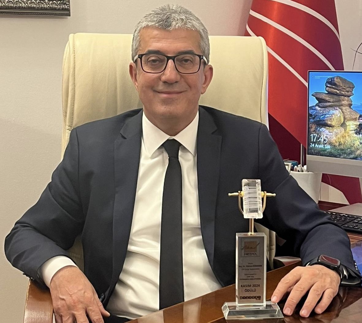 1-30 Kasım tarihleri arasında gerçekleştirilen dijital kamuoyu araştırmasındaki anketle "CHP’nin Kasım Ayındaki En Başarılı Milletvekili" belirlendi. Halkın oylarıyla zirveye yükselen isim, Cumhuriyet Halk Partisi TBMM Grup Başkanvekili ve İstanbul Milletvekili Gökhan Günaydın oldu.