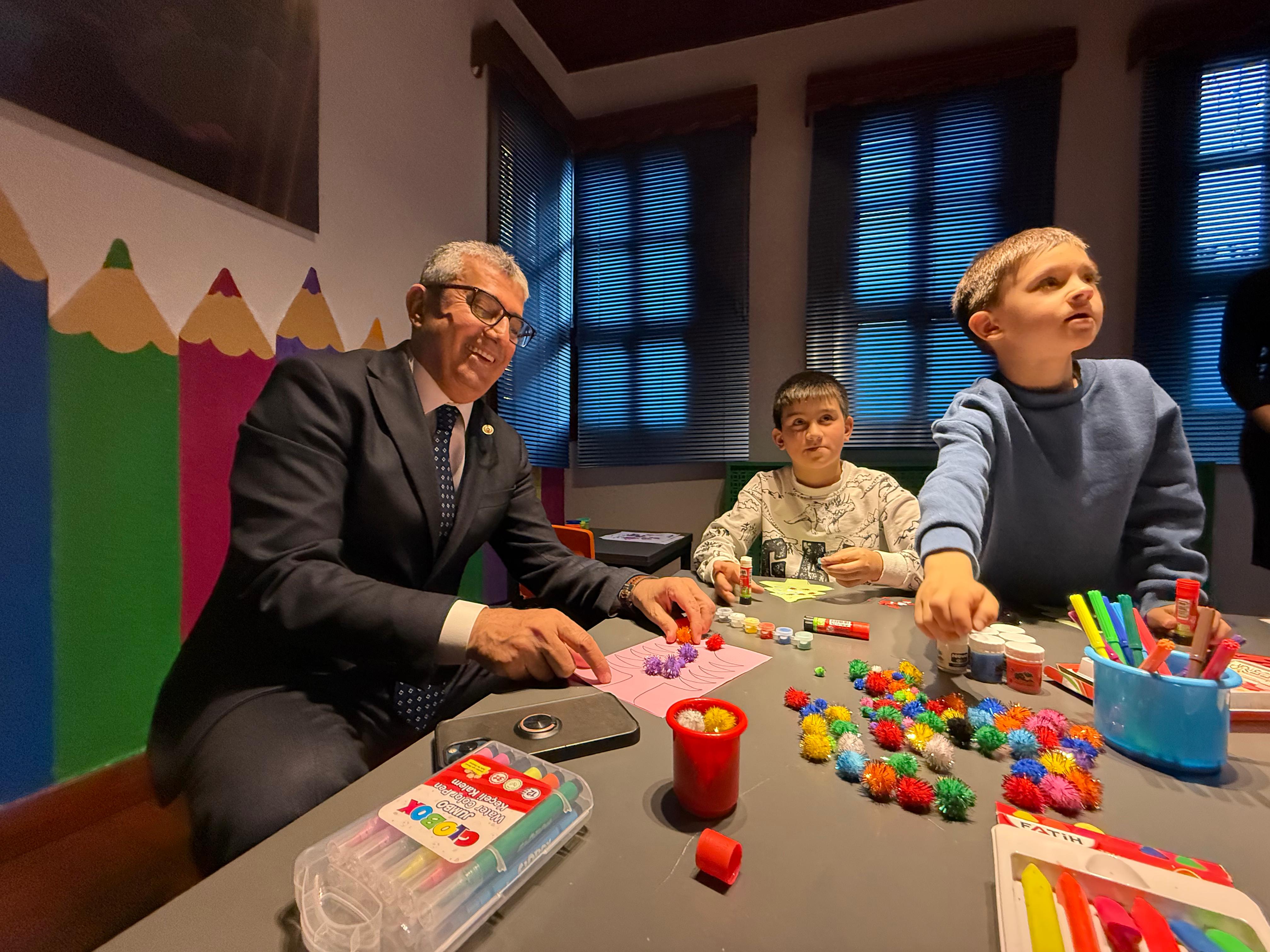 İzmit Belediyesi tarafından kurulan İzmit Oyuncak Müzesi, CHP Grup Başkan Vekili Gökhan Günaydın’ın katılımıyla Kapanca Sokak’ta açıldı.