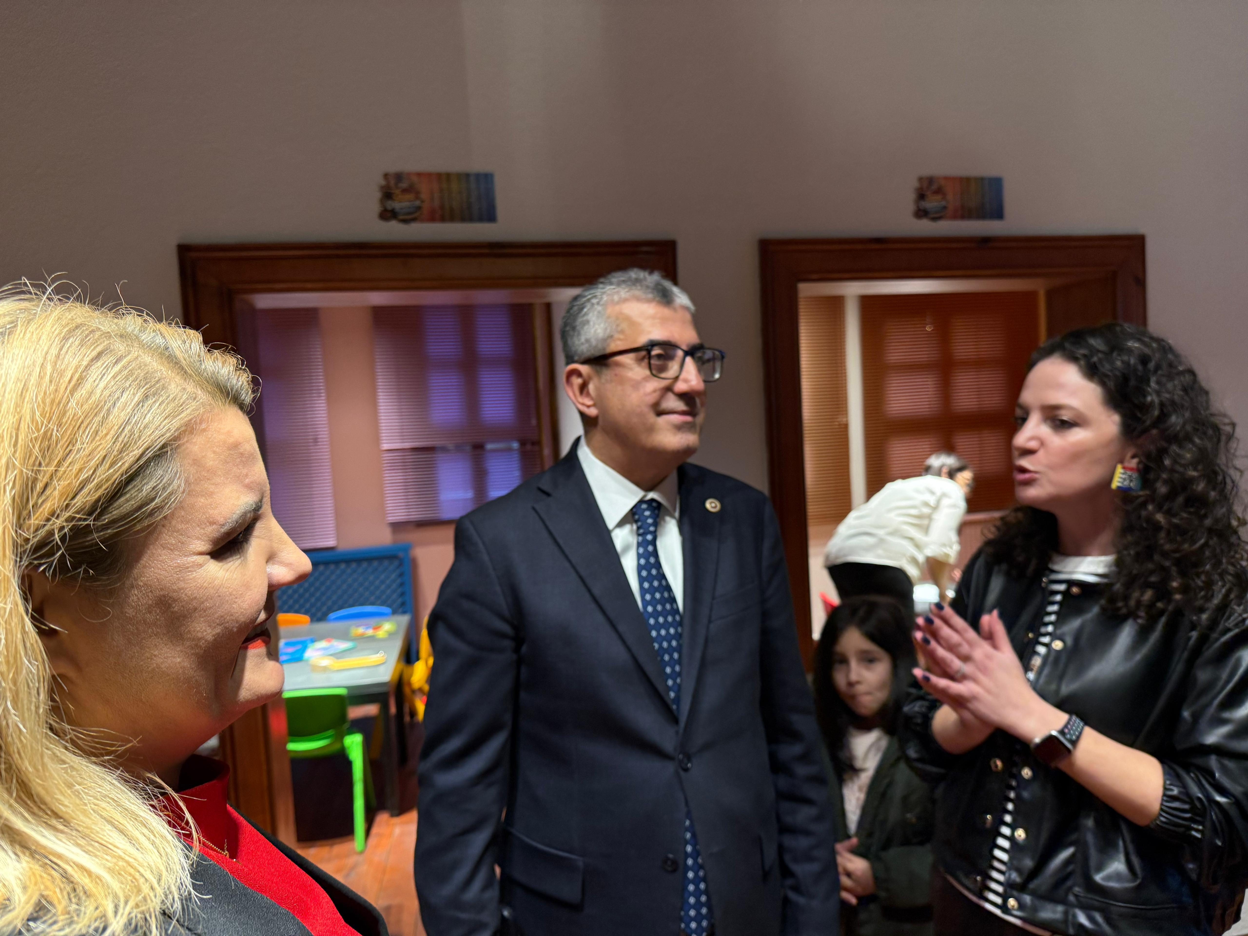 İzmit Belediyesi tarafından kurulan İzmit Oyuncak Müzesi, CHP Grup Başkan Vekili Gökhan Günaydın’ın katılımıyla Kapanca Sokak’ta açıldı.