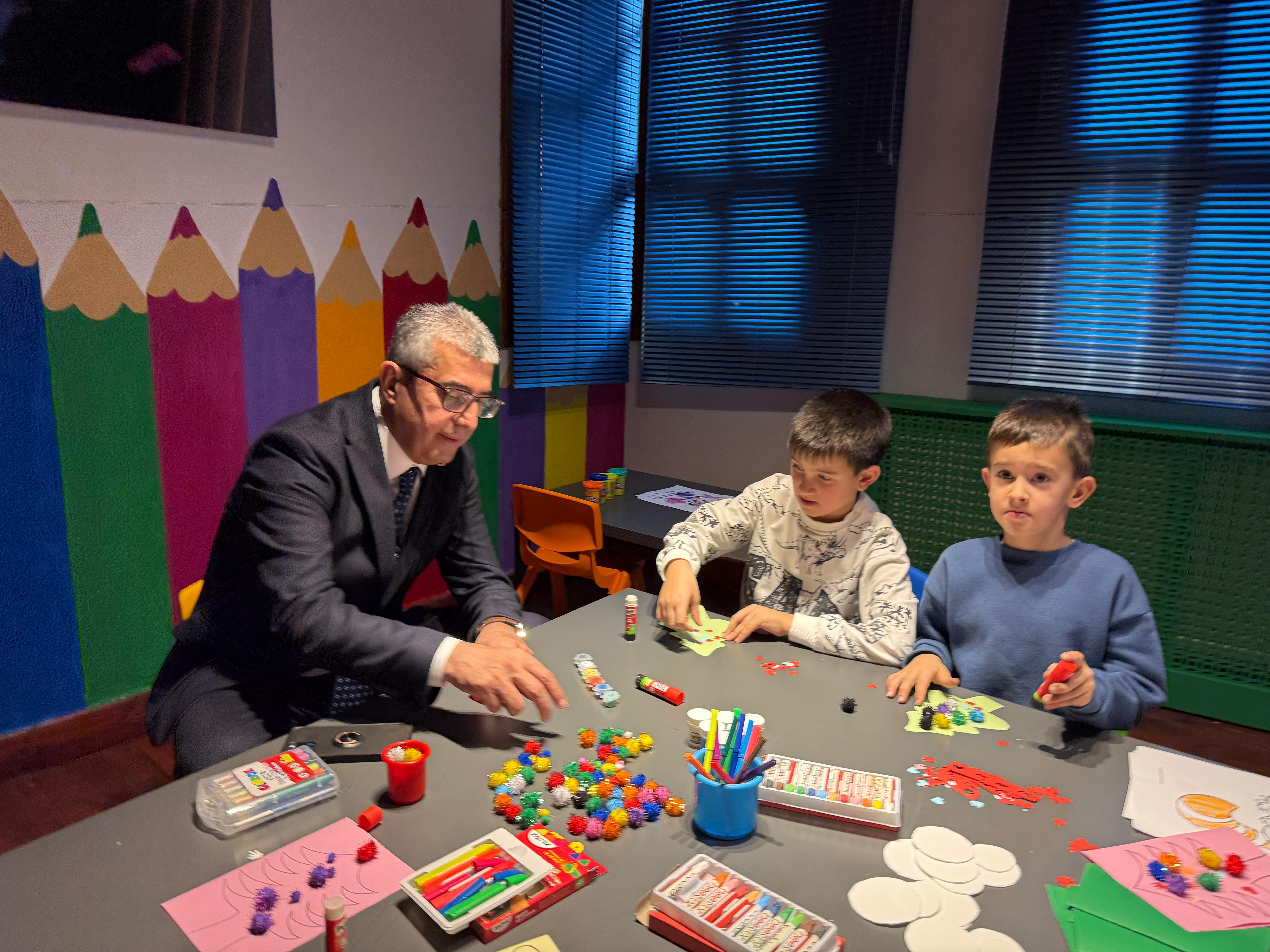 İzmit Belediyesi tarafından kurulan İzmit Oyuncak Müzesi, CHP Grup Başkan Vekili Gökhan Günaydın’ın katılımıyla Kapanca Sokak’ta açıldı.