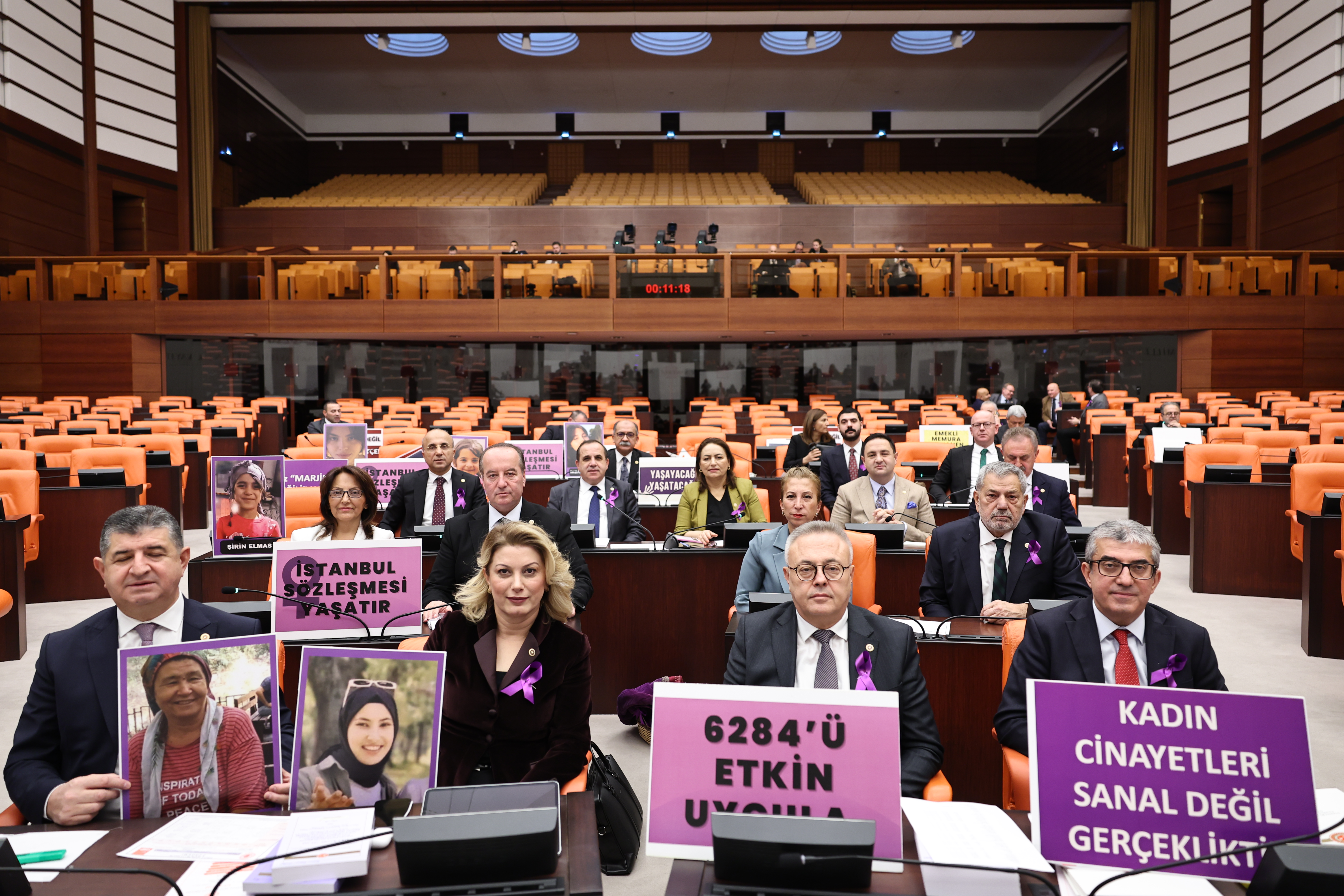 Eğitim bütçesi ile faize verdiğiniz para aşağı yukarı aynı, üstelik de bunu burada övünme vesilesi yapabiliyorsunuz. İnsan ancak pes der!