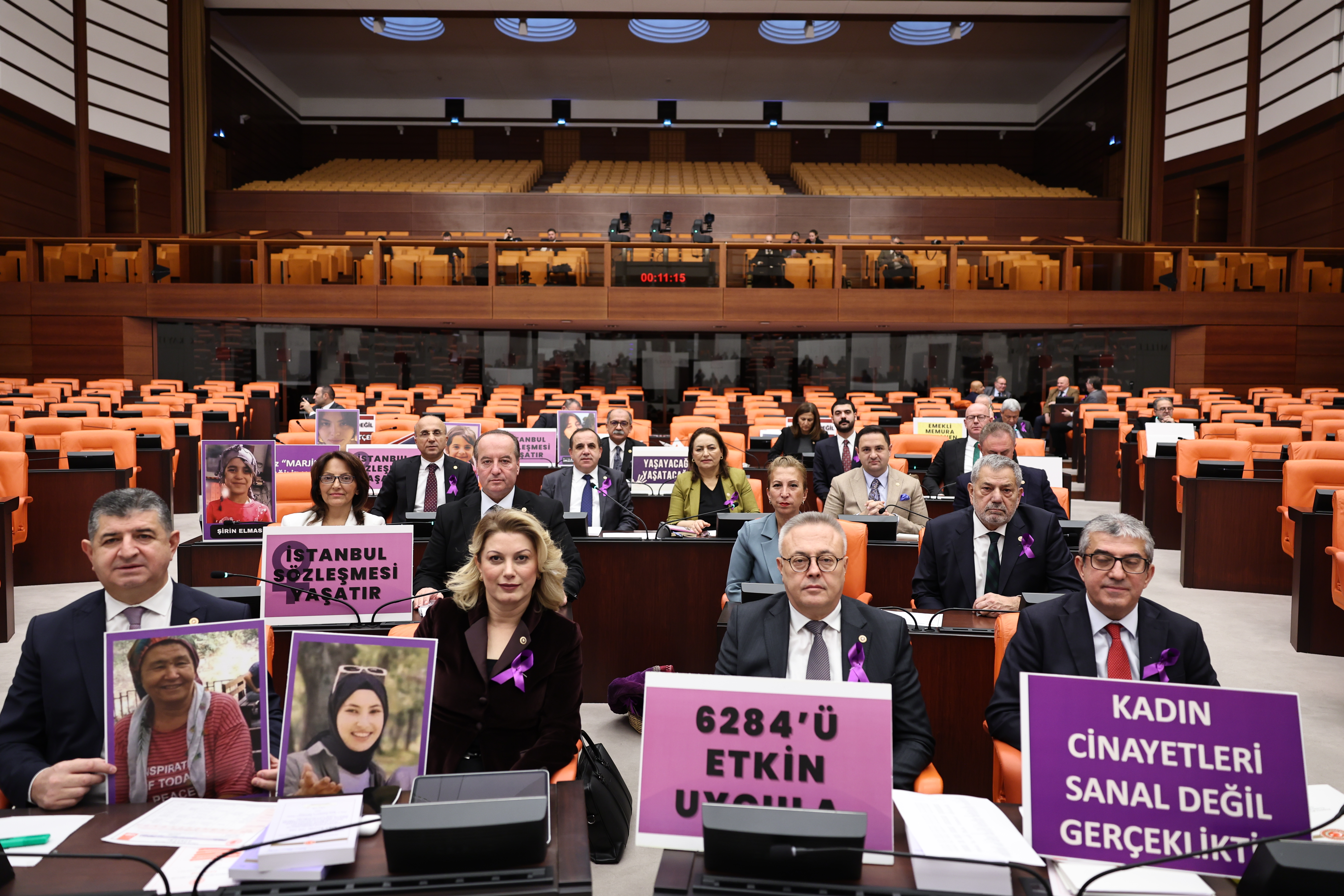 Eğitim bütçesi ile faize verdiğiniz para aşağı yukarı aynı, üstelik de bunu burada övünme vesilesi yapabiliyorsunuz. İnsan ancak pes der!