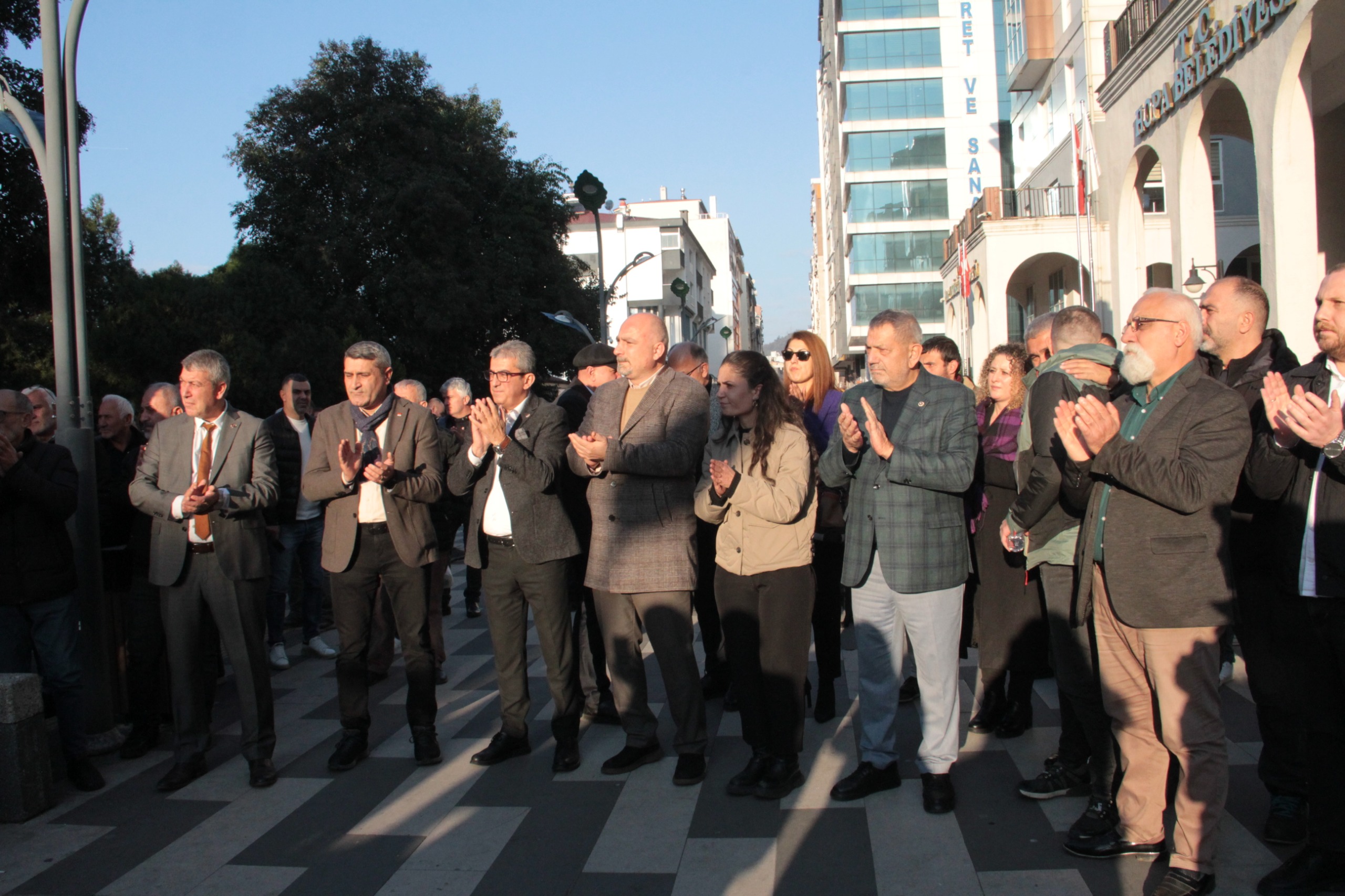 Doğa mücadelesi sırasında Cankurtaran'da kaybedilen Reşit Kibar’ın Yaşam Nöbeti'ne katılan Günaydın: “Doğasını savunan onurlu insanları saygıyla selamlıyorum”