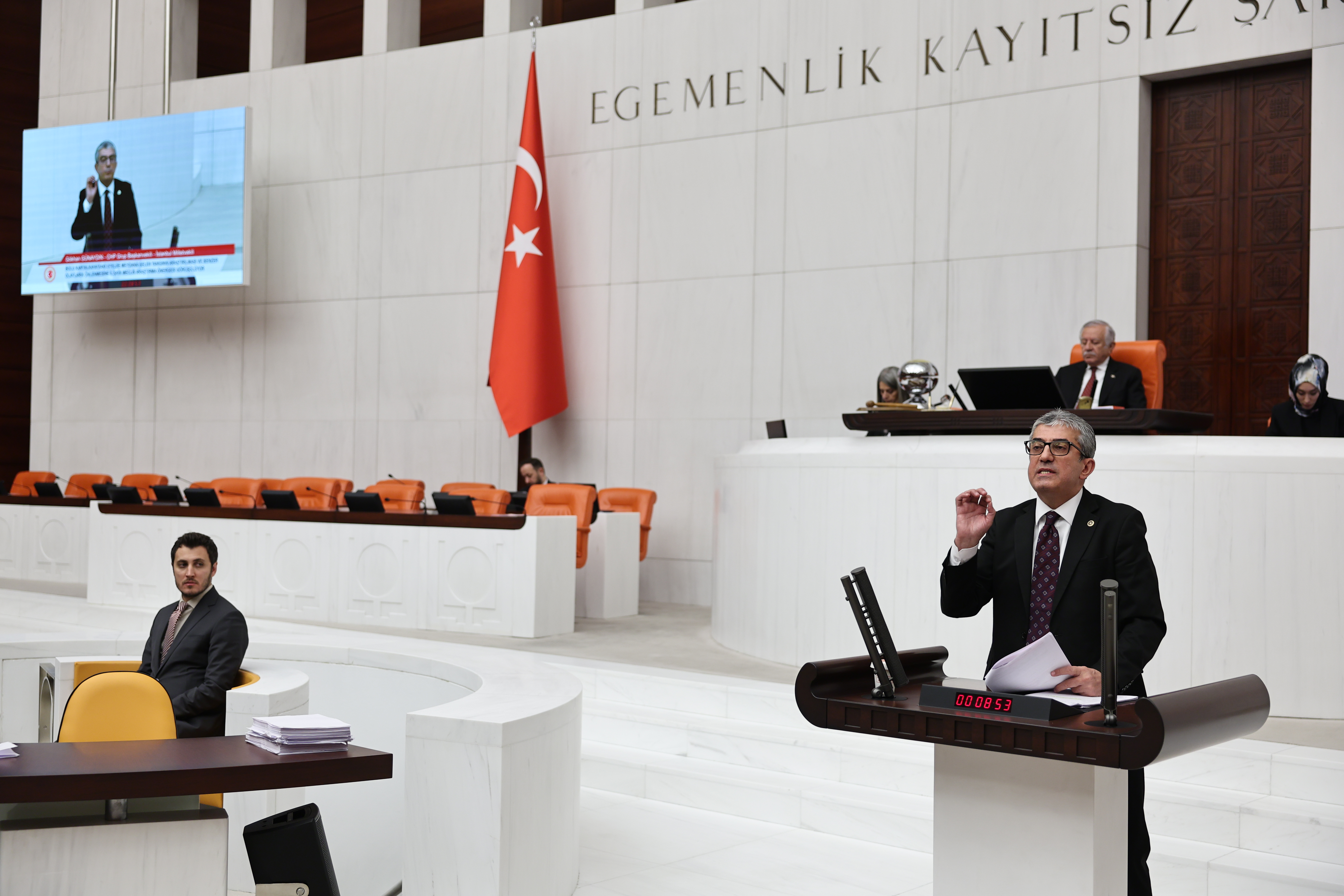 Bolu Kartalkaya'da meydana gelen yangın faciasına ilişkin araştırma önergesi hakkında CHP Grup Başkanvekili Gökhan Günaydın "Turizm Bakanında biraz vicdan varsa, onuru olsa uyuyamaz ve istifa eder" ifadesini kullandı.