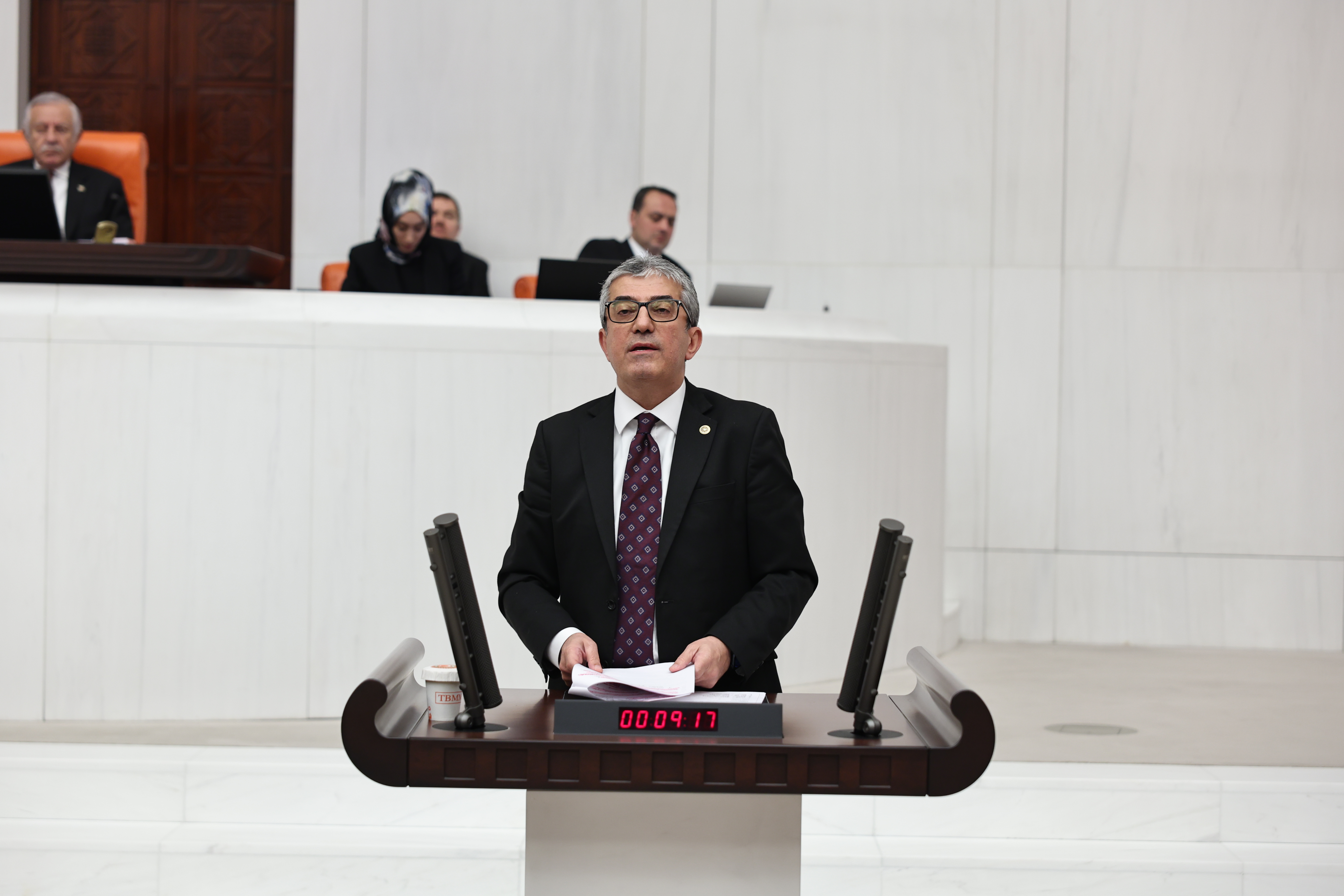 Bolu Kartalkaya'da meydana gelen yangın faciasına ilişkin araştırma önergesi hakkında CHP Grup Başkanvekili Gökhan Günaydın "Turizm Bakanında biraz vicdan varsa, onuru olsa uyuyamaz ve istifa eder" ifadesini kullandı.