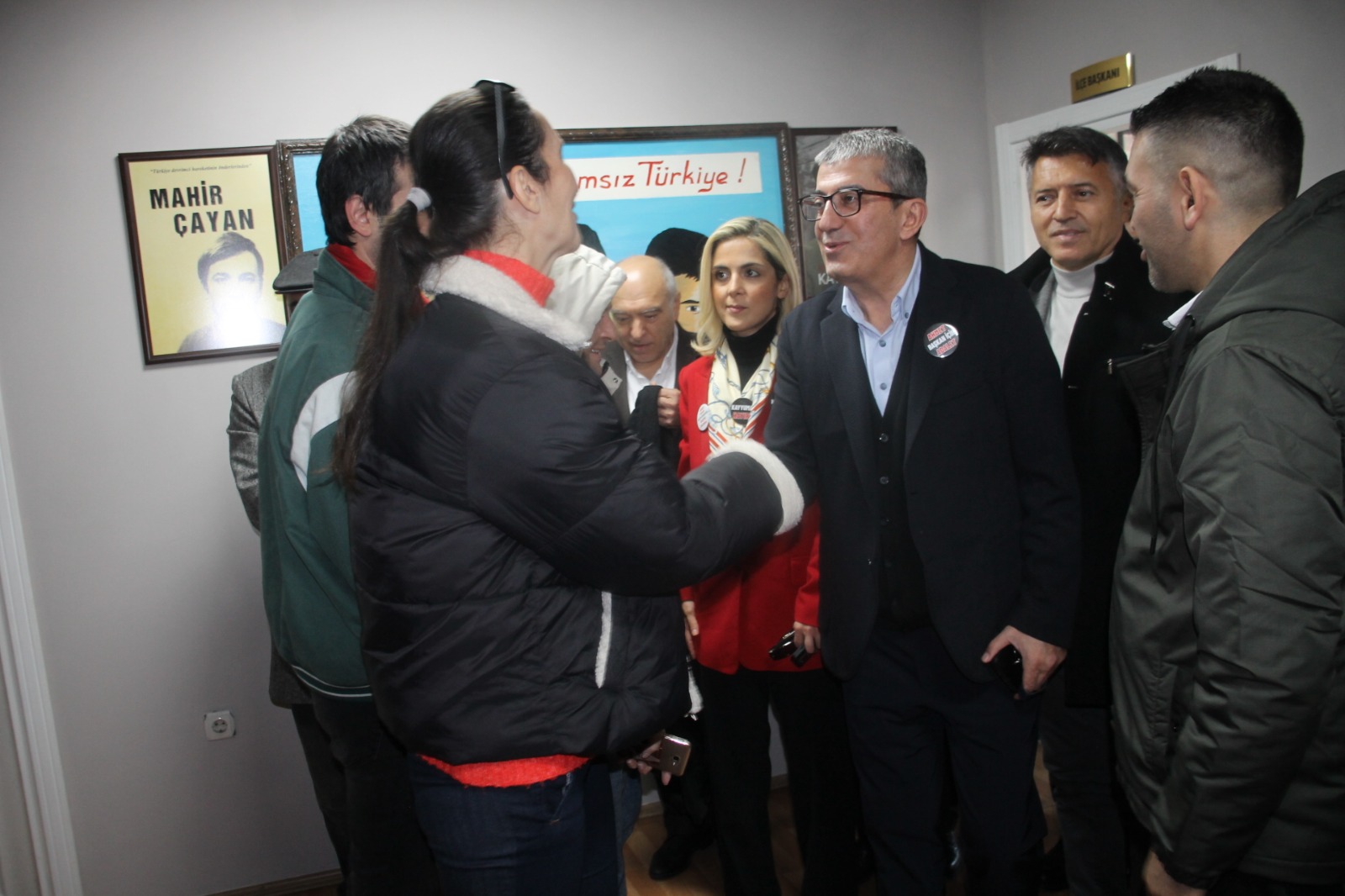 Esenyurt Belediye Başkanı Ahmet Özer’in tutuklanarak yerine kayyum atanmasına karşı CHP’lilerin ilçede başlattığı Demokrasi Nöbeti sürüyor.