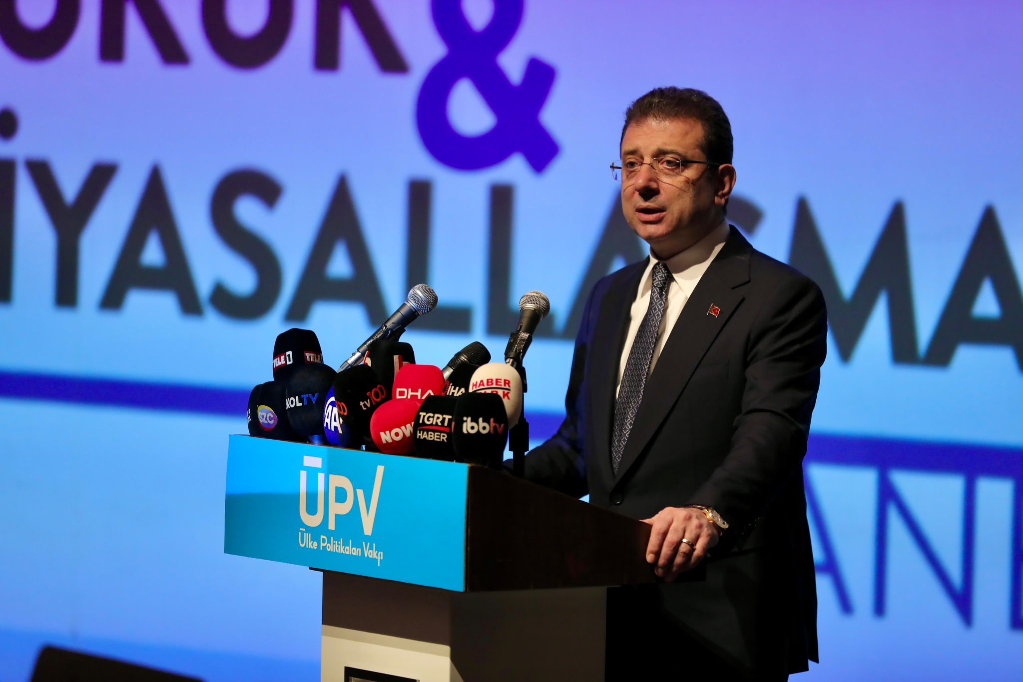 CHP Grup Başkanvekili Gökhan Günaydın, “Modern Hukuk ve Yargının Siyasallaşması” panelinde İBB Başkanı Ekrem İmamoğlu hakkında soruşturma başlatıldığını söyledi.