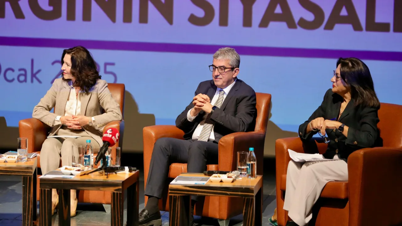 CHP Grup Başkanvekili Gökhan Günaydın, “Modern Hukuk ve Yargının Siyasallaşması” panelinde İBB Başkanı Ekrem İmamoğlu hakkında soruşturma başlatıldığını söyledi.