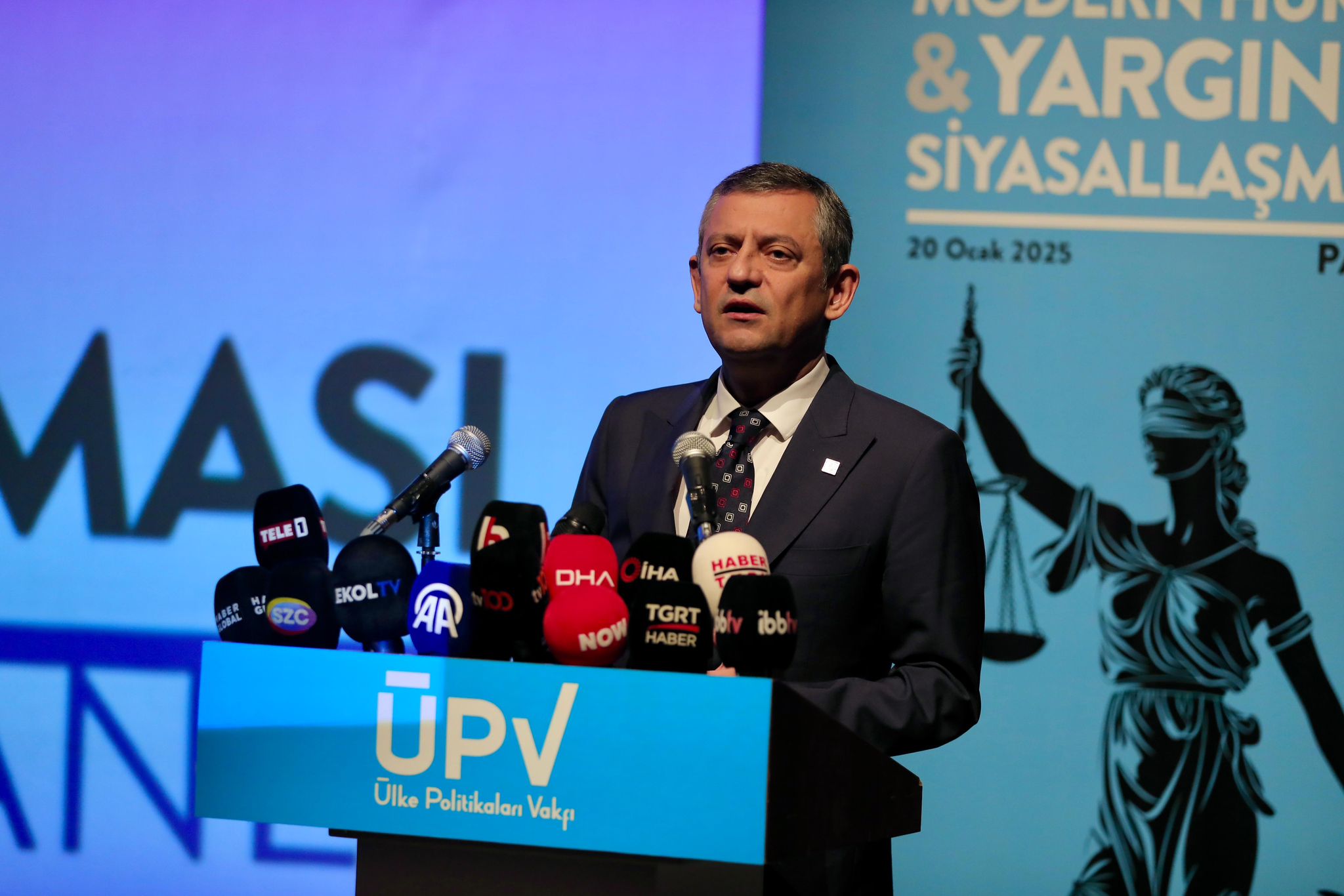CHP Grup Başkanvekili Gökhan Günaydın, “Modern Hukuk ve Yargının Siyasallaşması” panelinde İBB Başkanı Ekrem İmamoğlu hakkında soruşturma başlatıldığını söyledi.