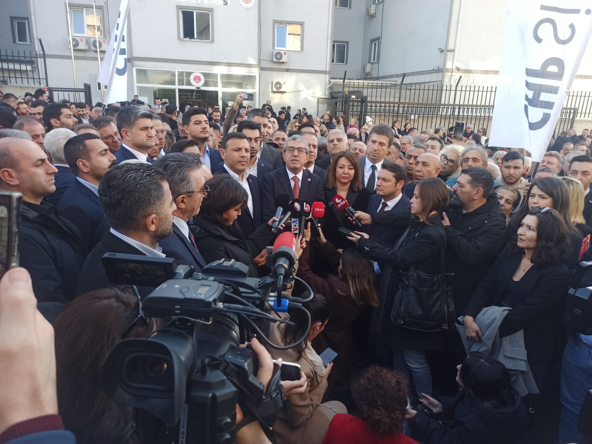 İmamoğlu Davaları Araçsallaştırılmış Yargı Tarihine Geçmeye Devam Ediyor!