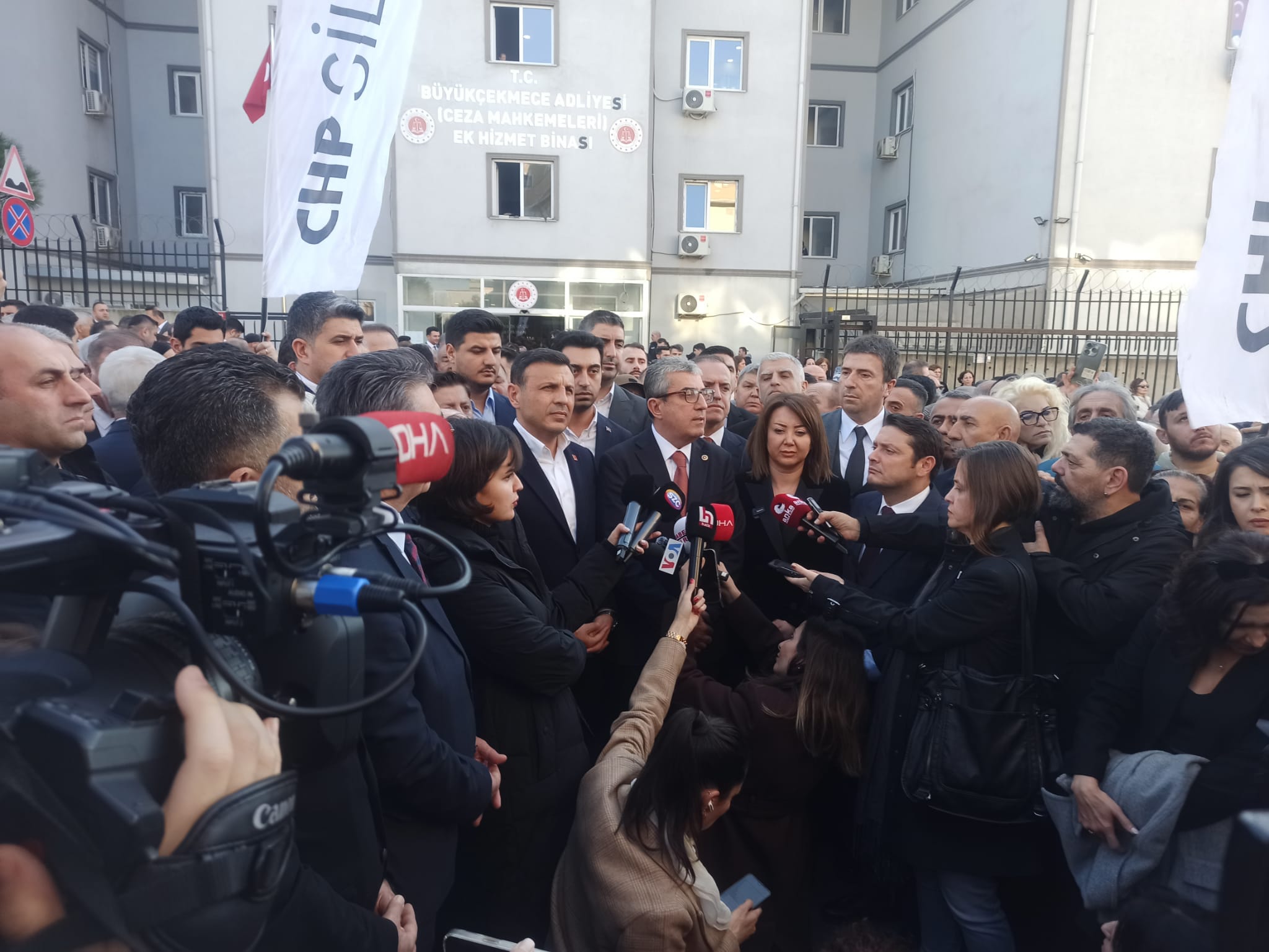 İmamoğlu Davaları Araçsallaştırılmış Yargı Tarihine Geçmeye Devam Ediyor!