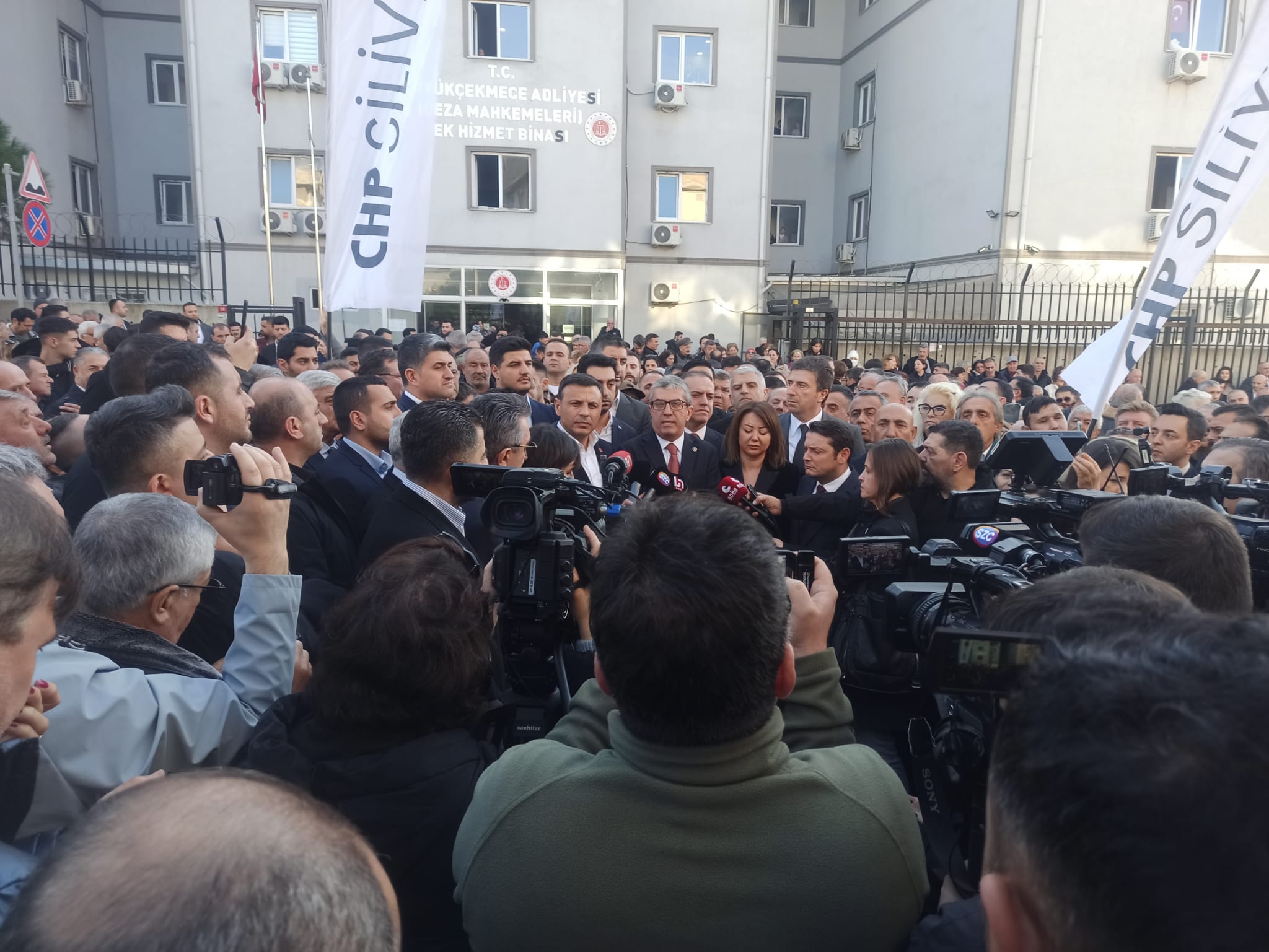 İmamoğlu Davaları Araçsallaştırılmış Yargı Tarihine Geçmeye Devam Ediyor!mage 2025-01-08 at 15.50.25