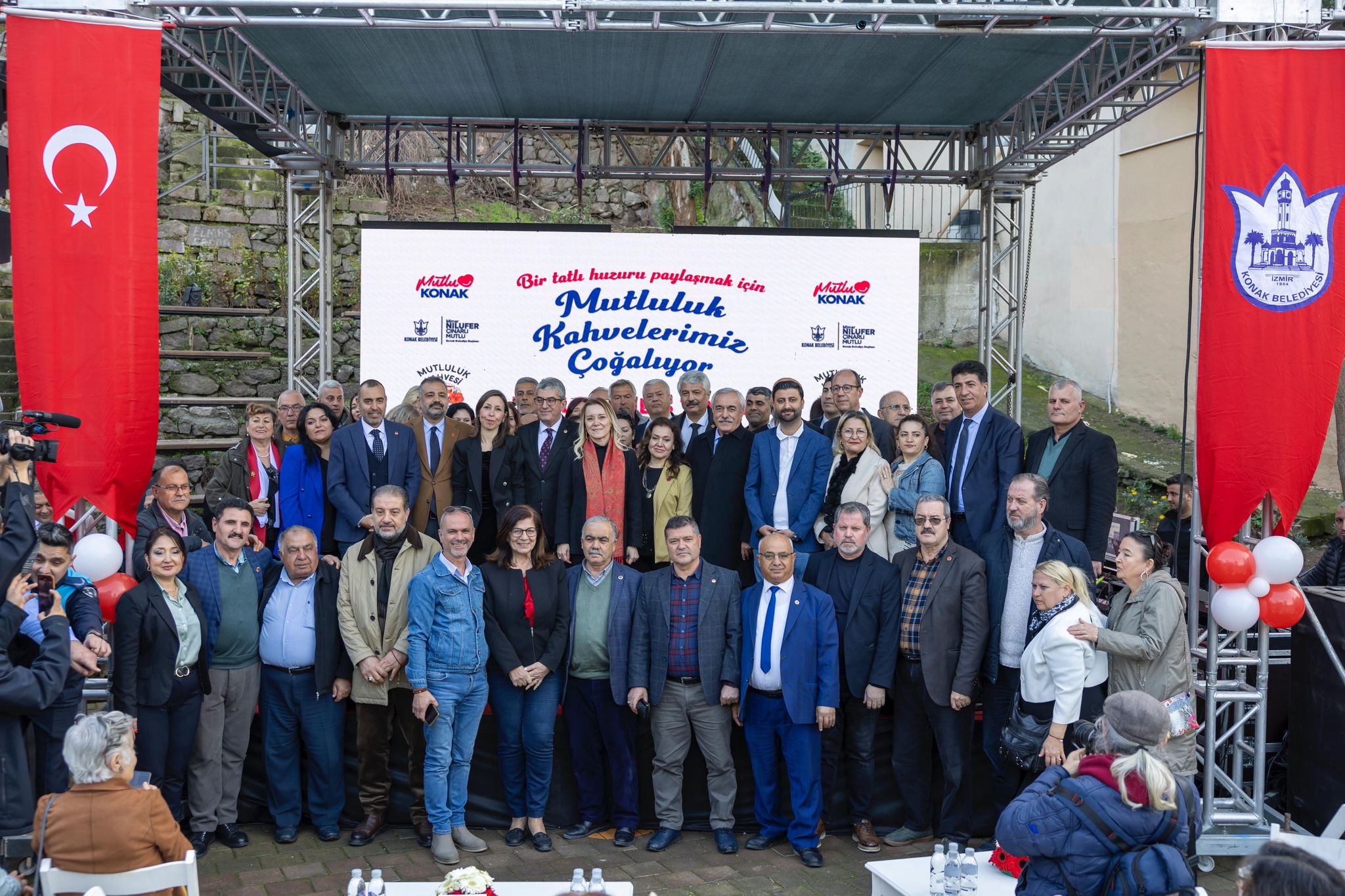 CHP Grup Başkanvekili Gökhan Günaydın, "Bu memlekette hepimizin bir erken seçim talebi var. Neden? Çünkü artık bu ülke yaşanılır ve katlanılır olmaktan çıktı. Bu ülke yönetilmiyor, bu ülke savruluyor. O sandık buraya mutlaka gelecek" ifadesini kullandı.