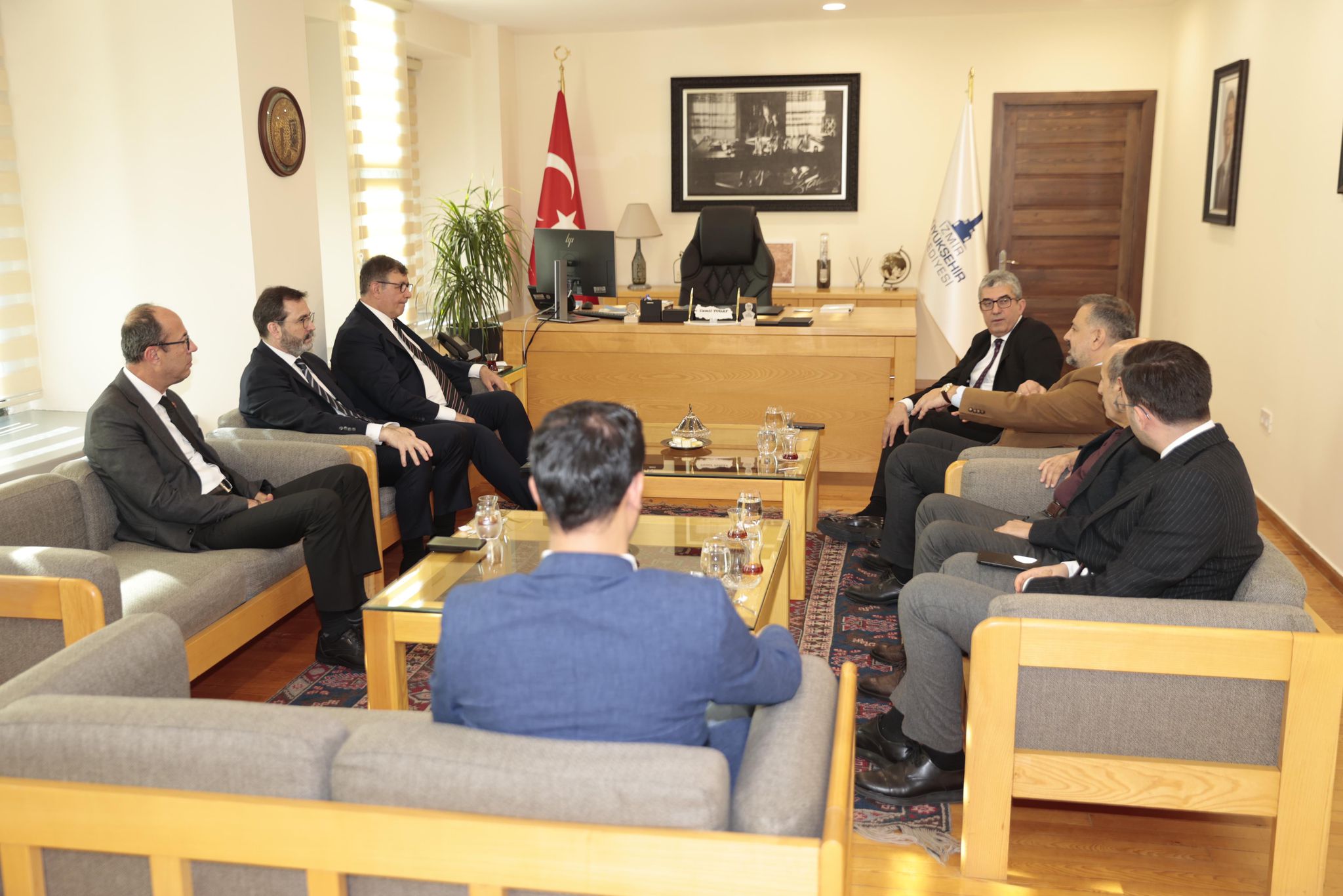 CHP Grup Başkanvekili Gökhan Günaydın, "Bu memlekette hepimizin bir erken seçim talebi var. Neden? Çünkü artık bu ülke yaşanılır ve katlanılır olmaktan çıktı. Bu ülke yönetilmiyor, bu ülke savruluyor. O sandık buraya mutlaka gelecek" ifadesini kullandı.